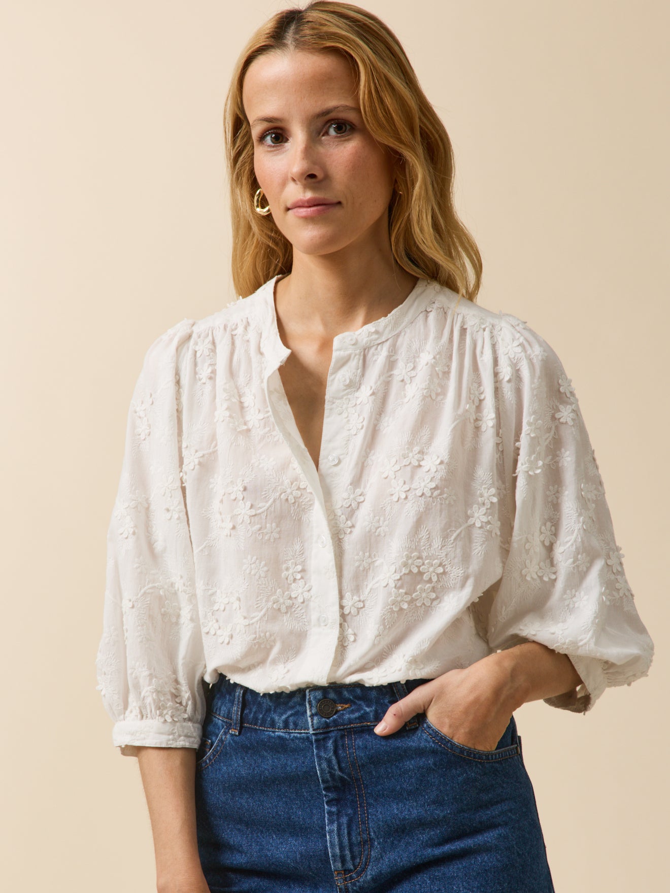 Blouse coton brodée fleurs 3D femme