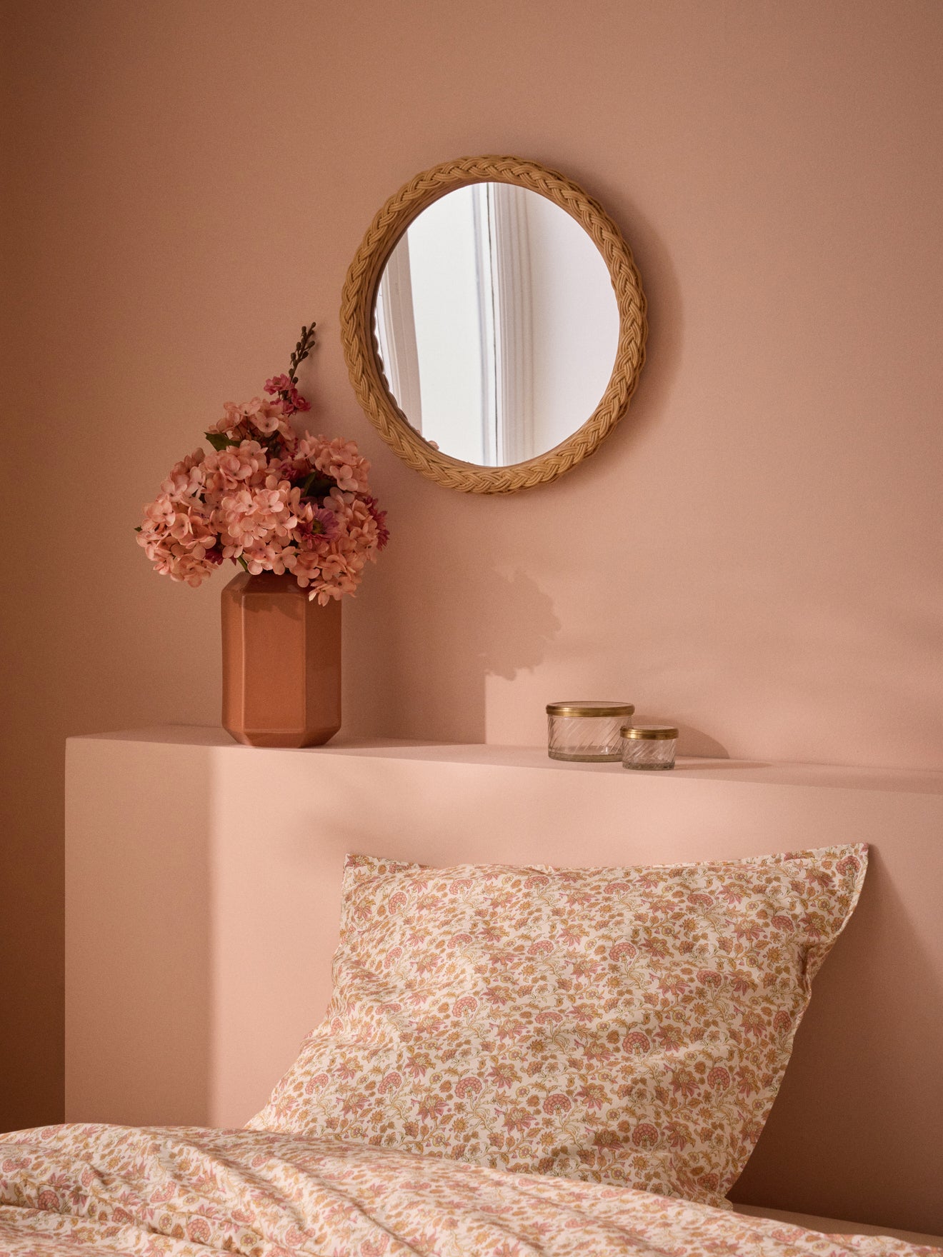 Miroir en rotin tressé