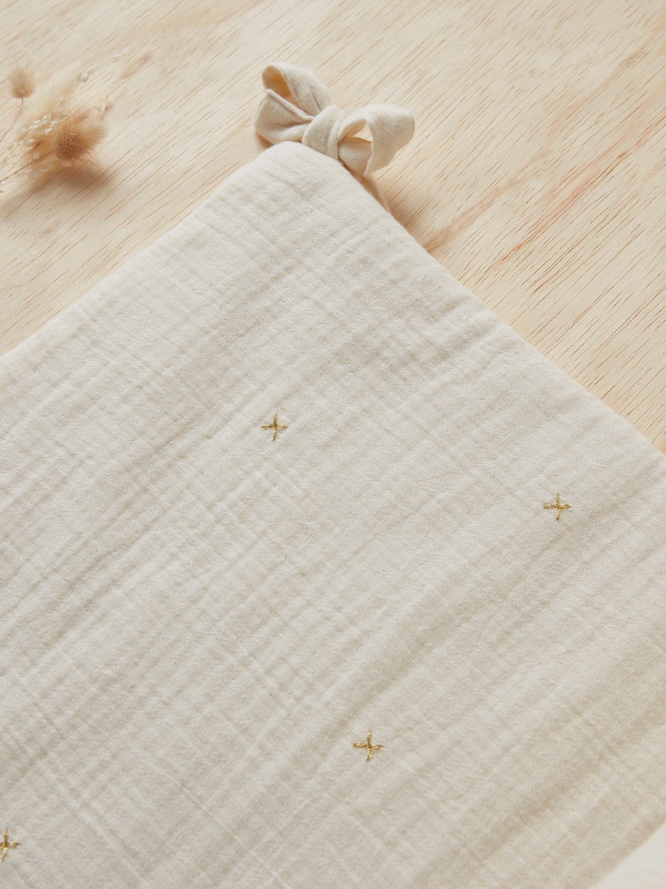 Bedrand in biokatoenen tetrastof