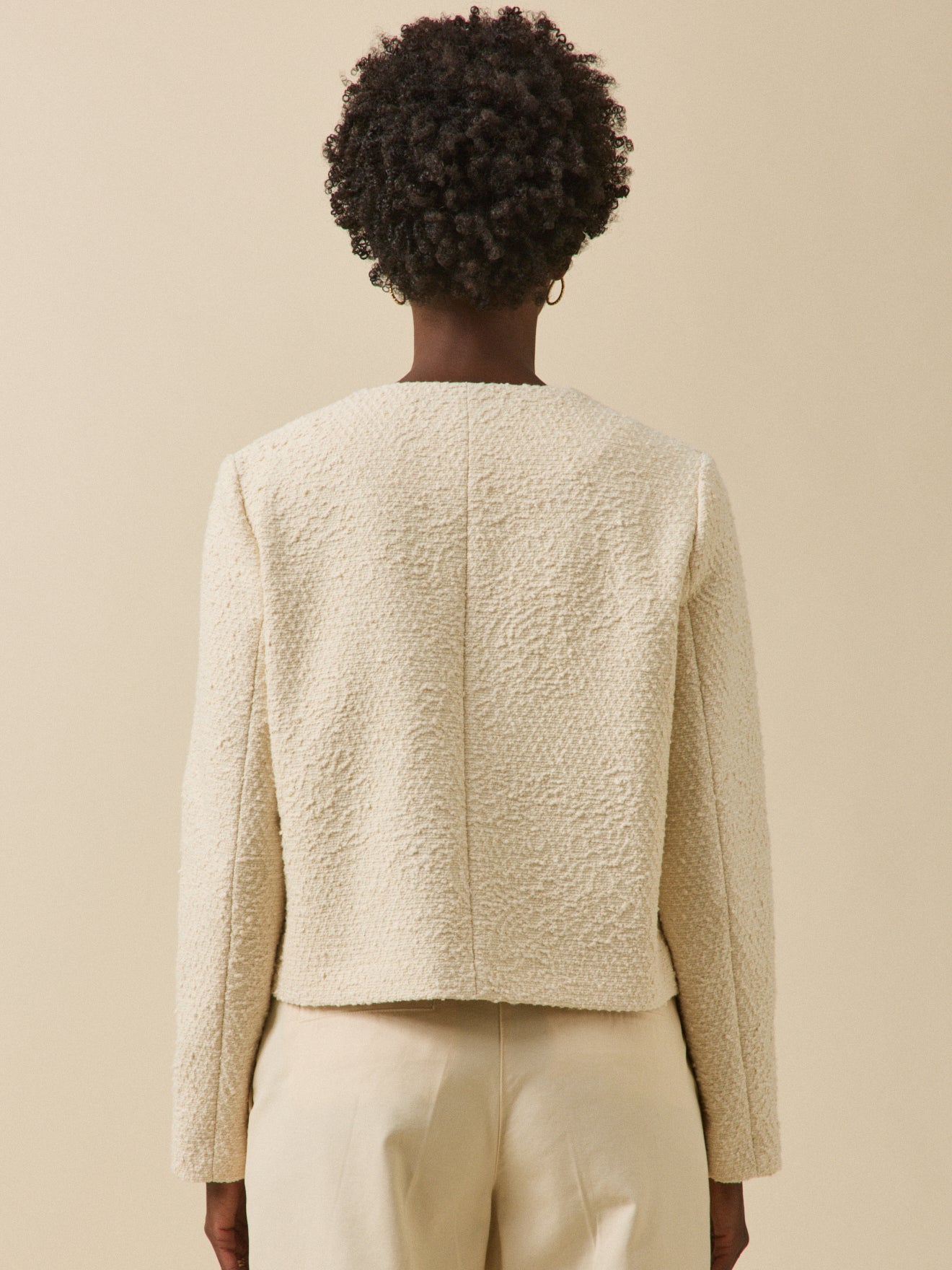 Damesjasje zonder kraag in effen tweed