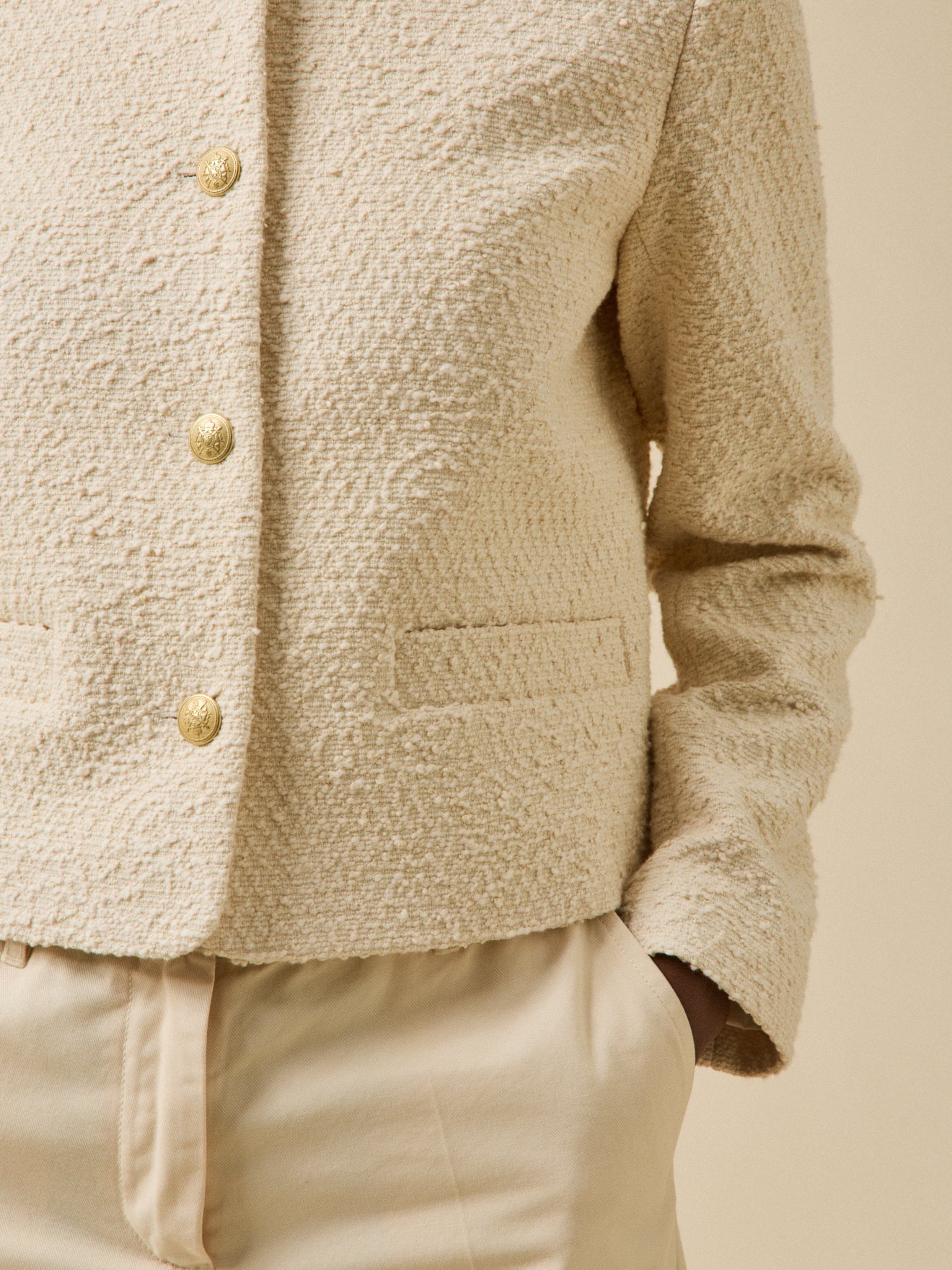 Damesjasje zonder kraag in effen tweed