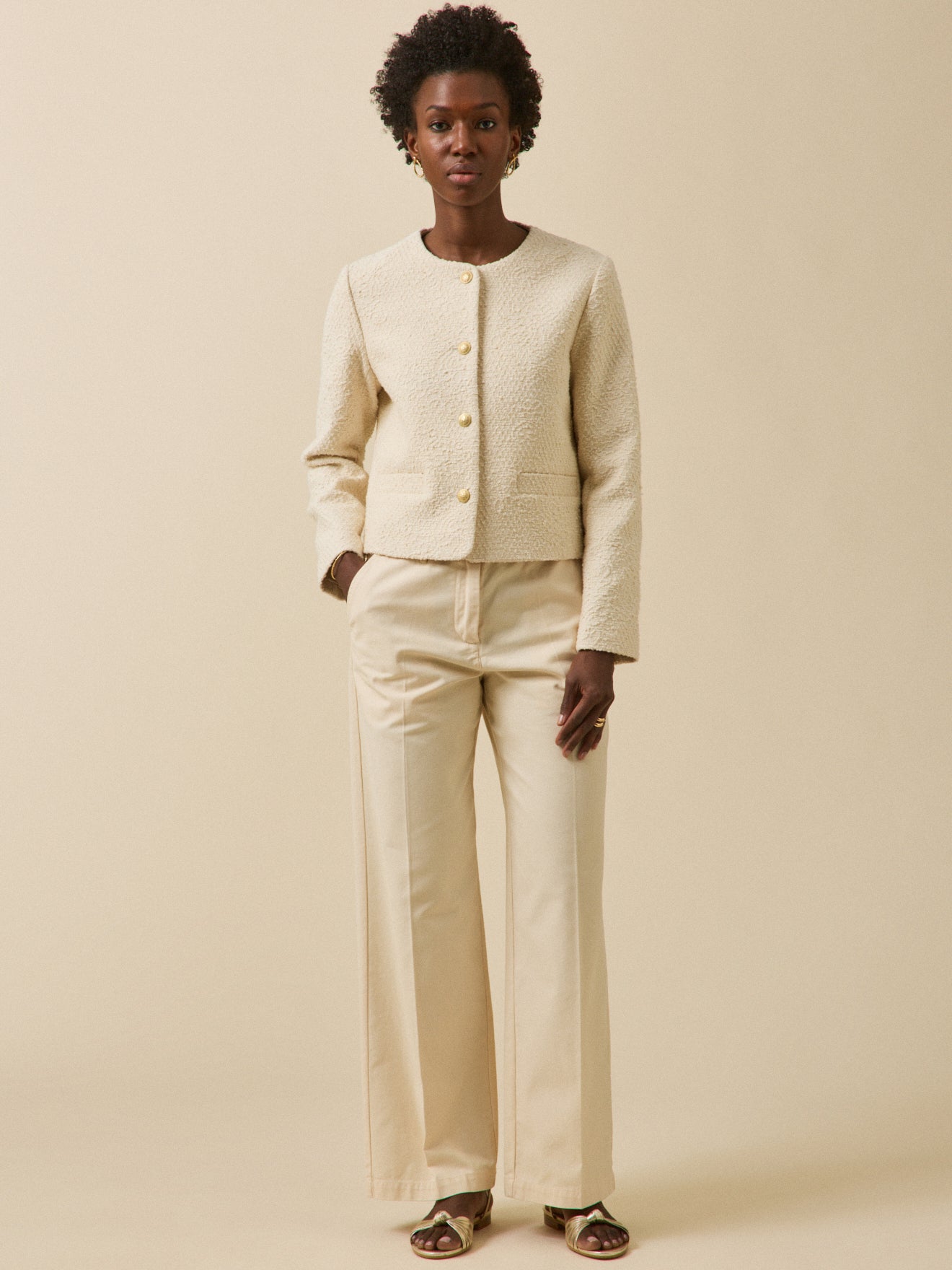 Damesjasje zonder kraag in effen tweed