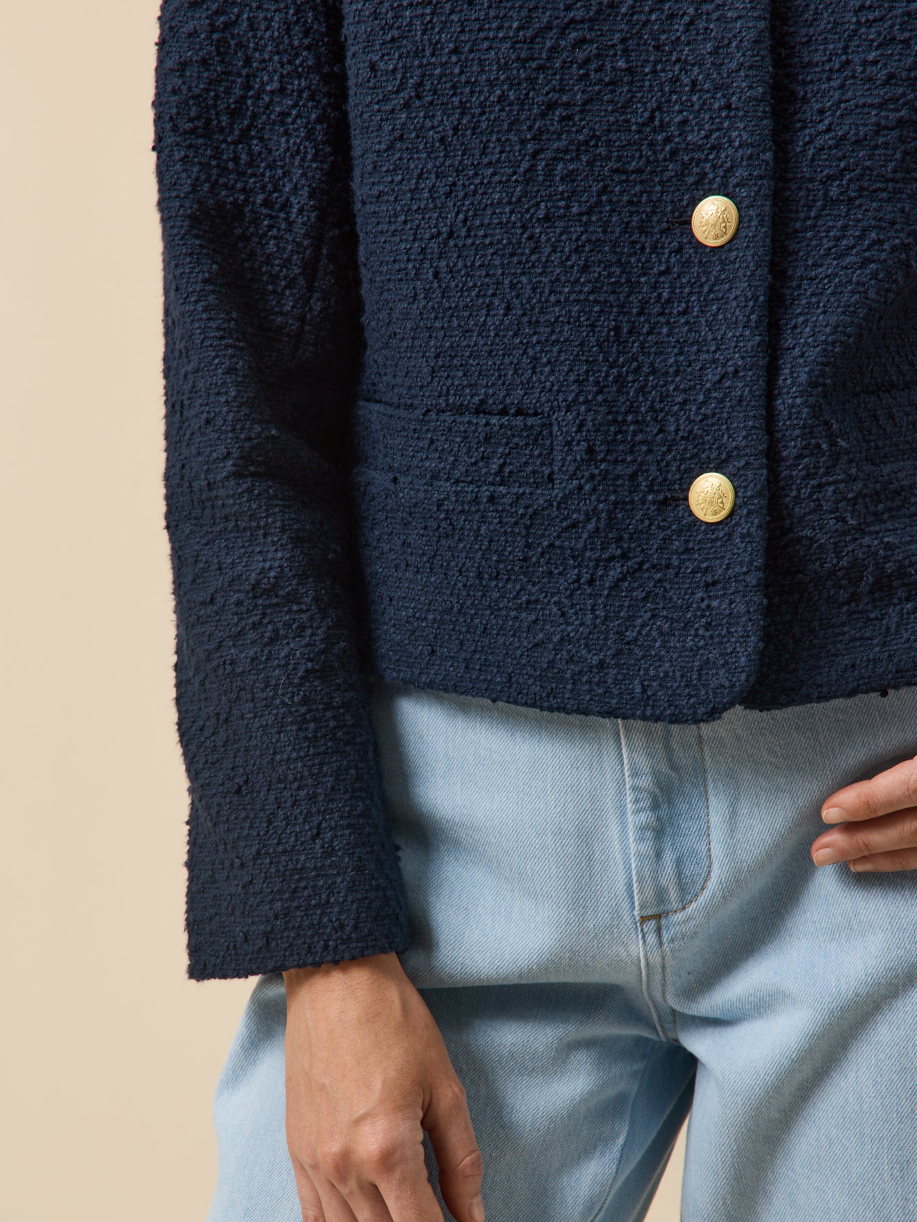 Damesjasje zonder kraag in effen tweed