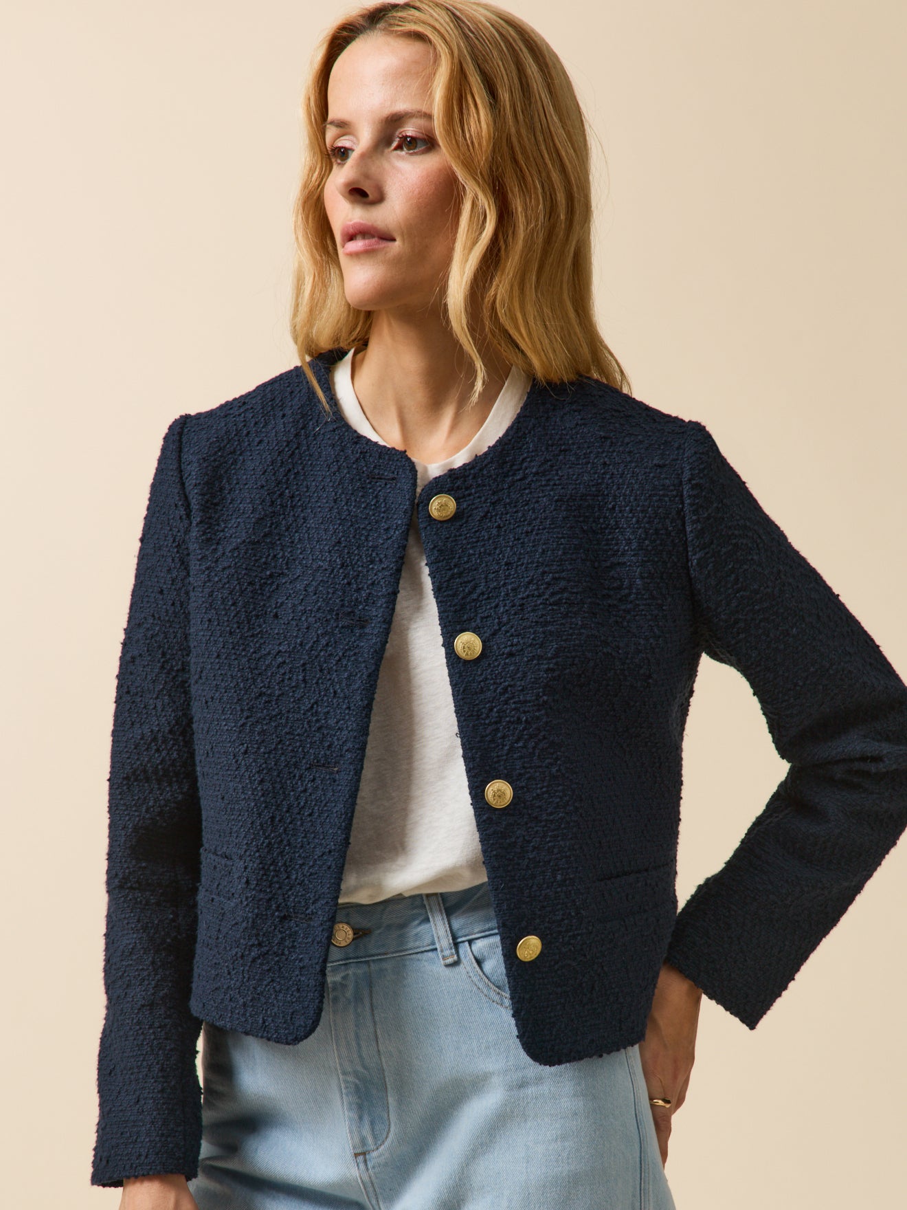 Damesjasje zonder kraag in effen tweed