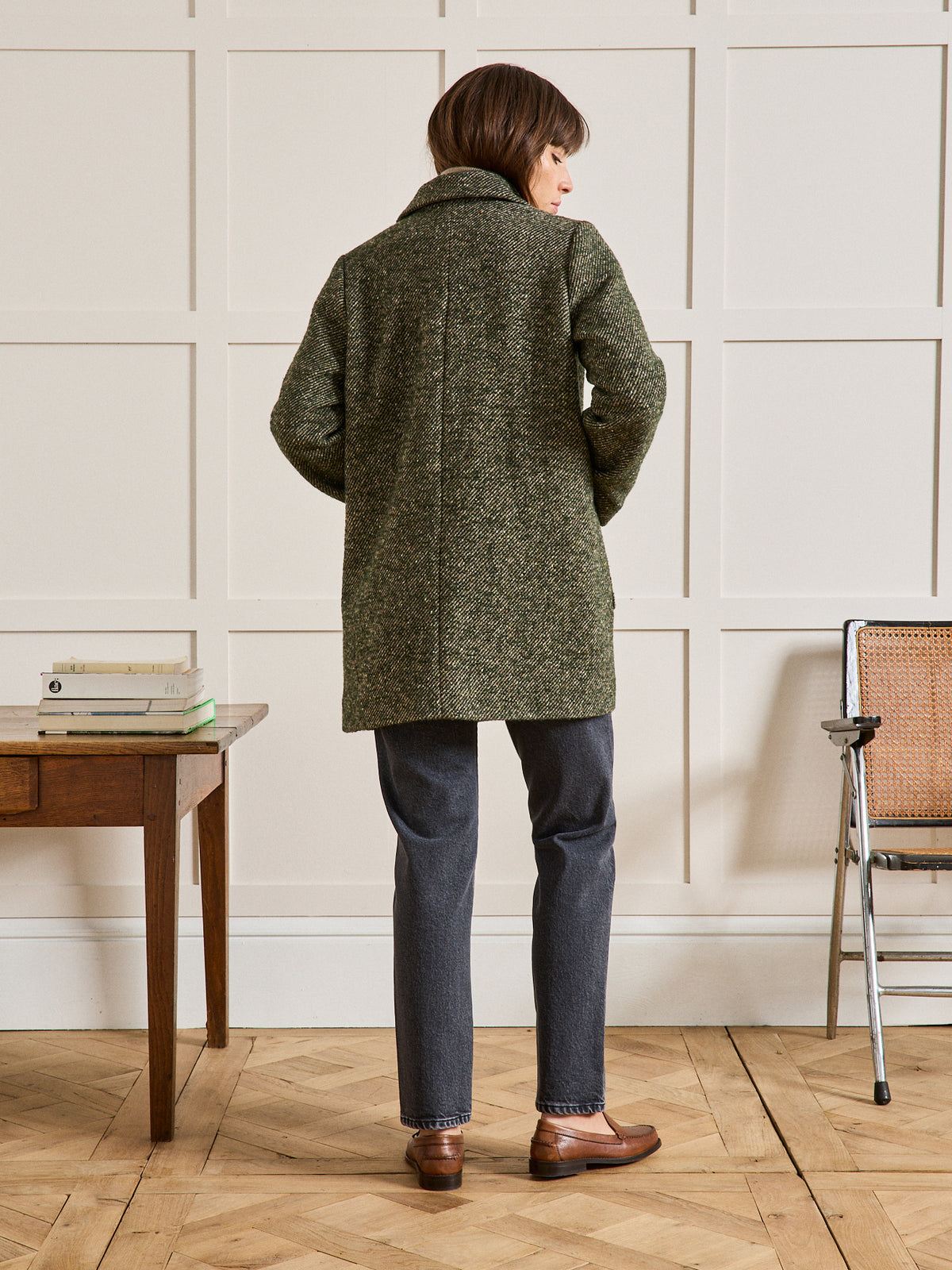 Korte damesmantel in gespikkelde twill