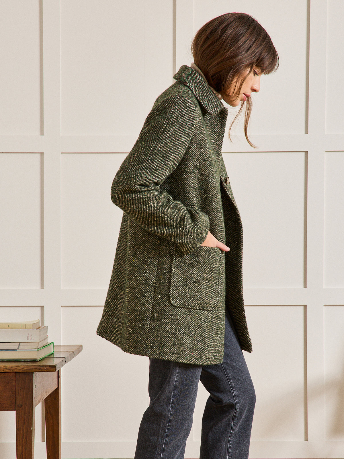 Korte damesmantel in gespikkelde twill