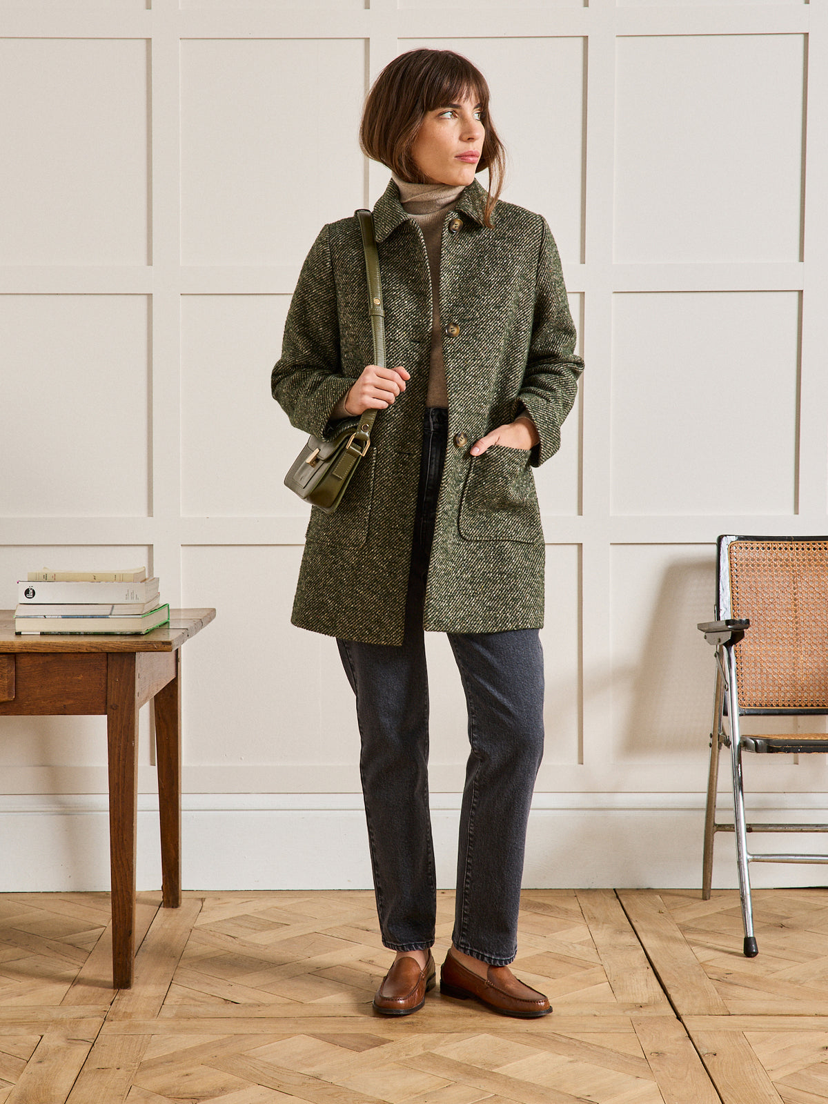 Korte damesmantel in gespikkelde twill