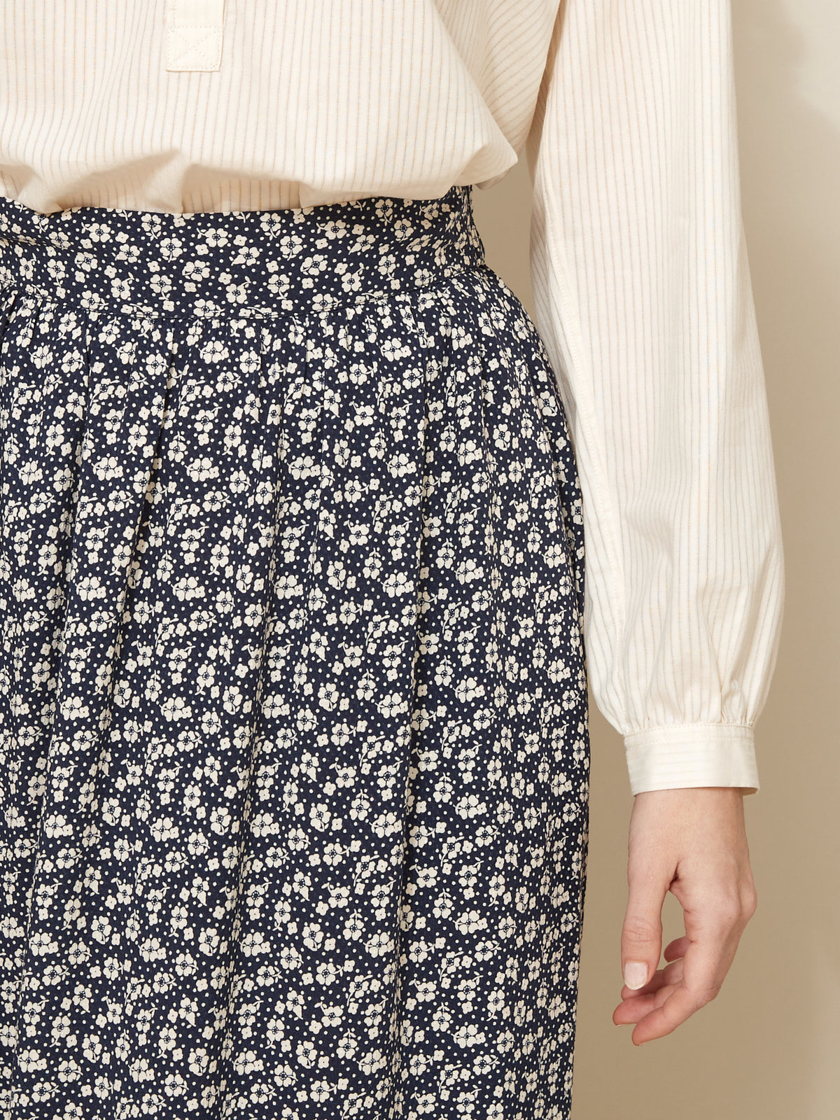 Halflange damesrok met Emily-print