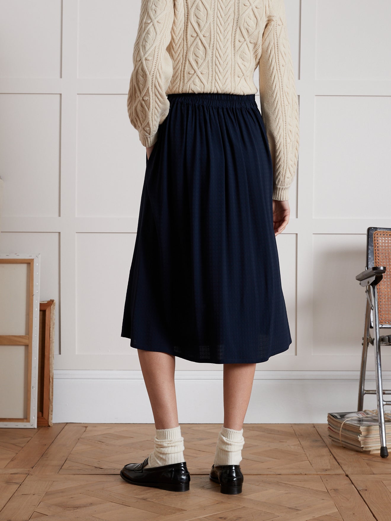 Halflange damesrok in dobby-viscose