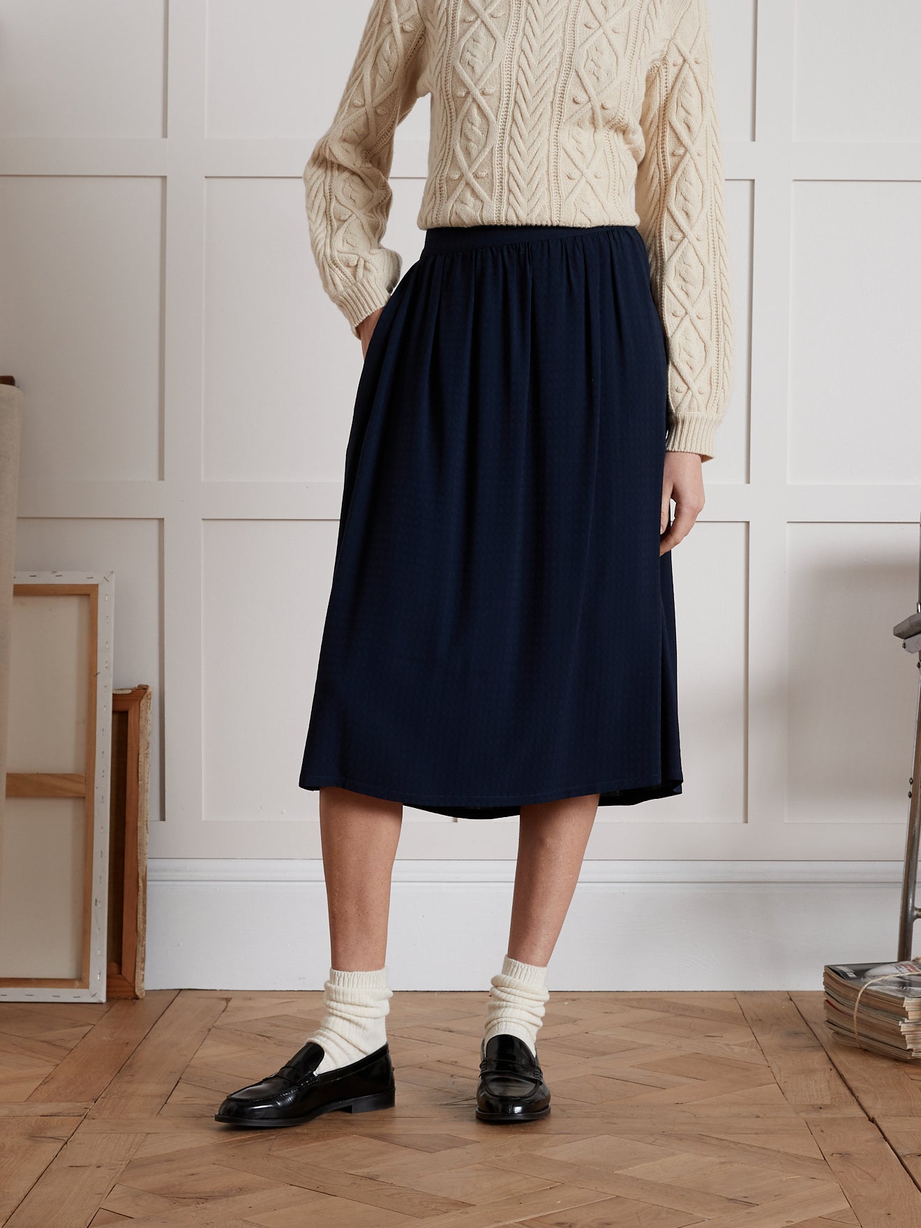 Halflange damesrok in dobby-viscose