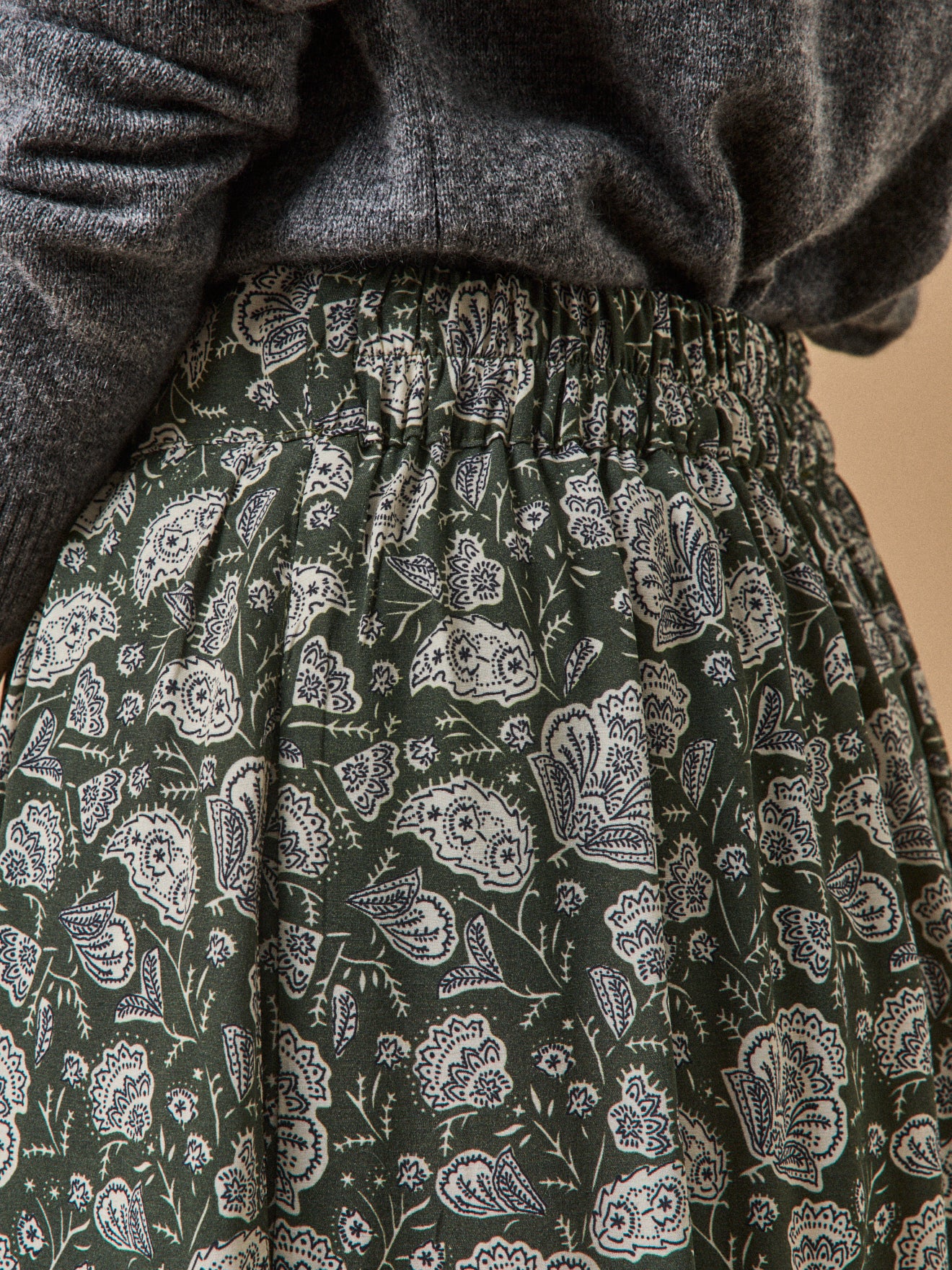 Halflange damesrok met strook en Lilith-print