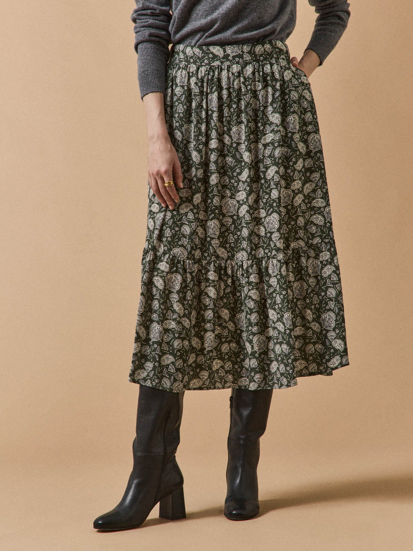 Halflange damesrok met strook en Lilith-print