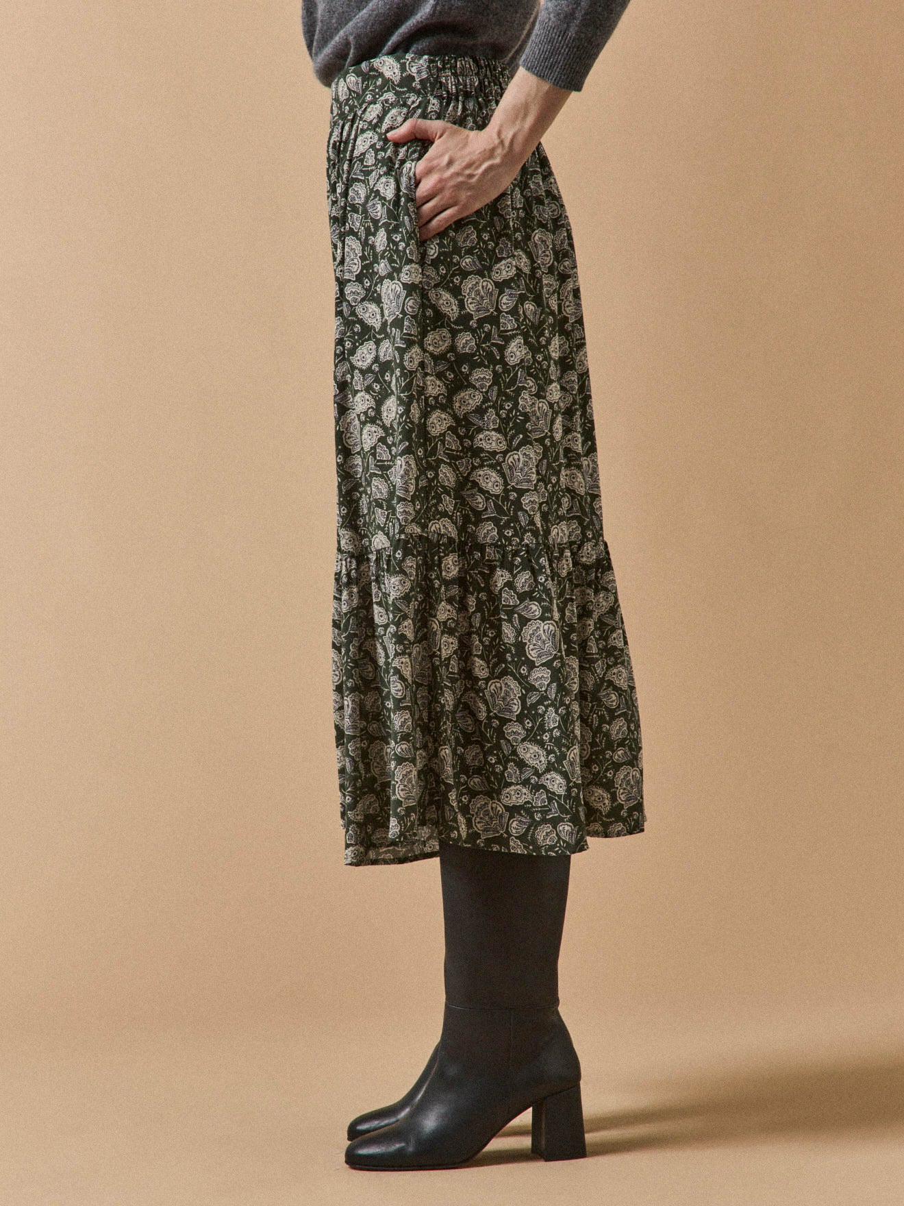 Halflange damesrok met strook en Lilith-print