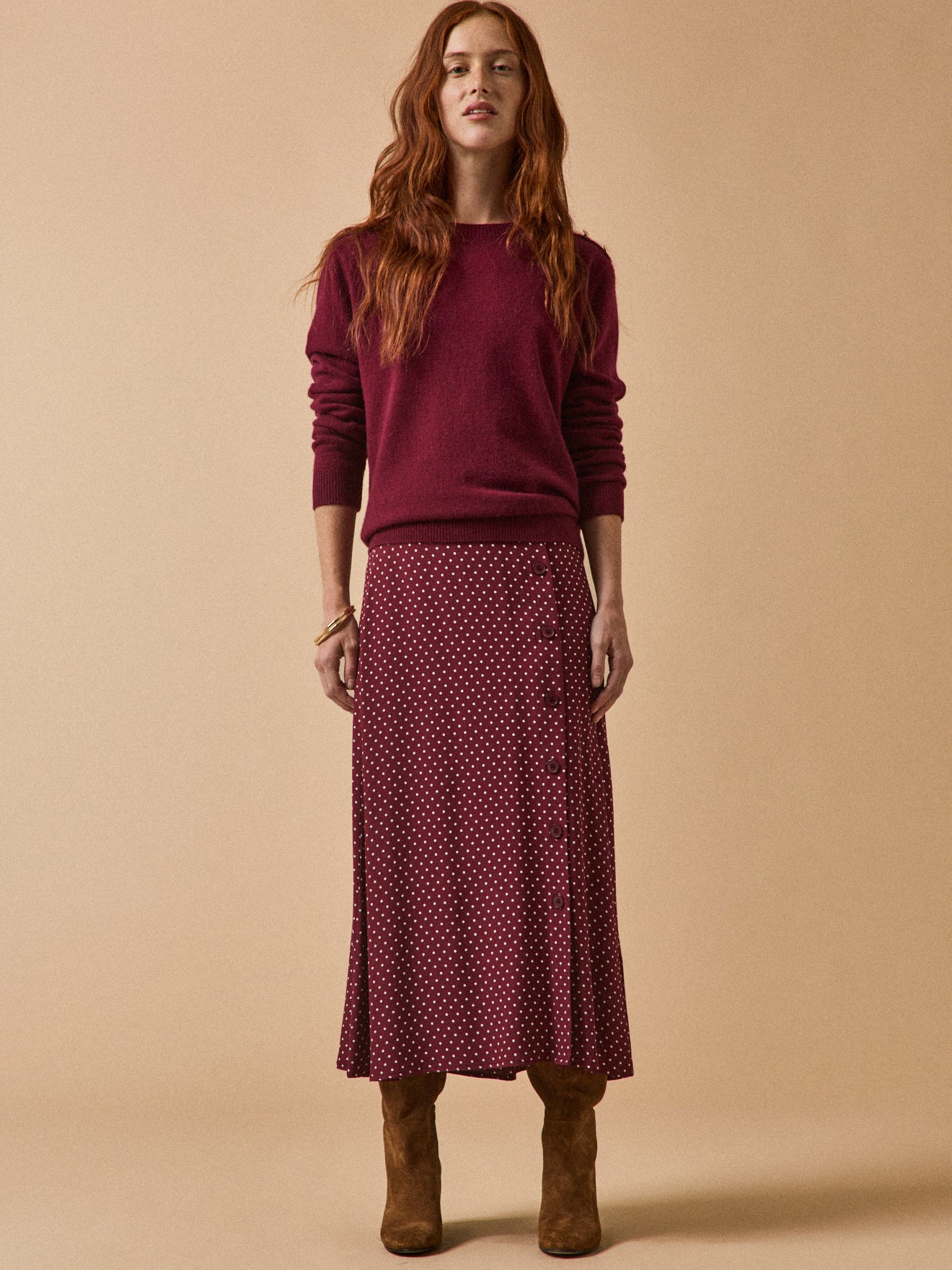 Halflange damesrok in viscose met stippenprint