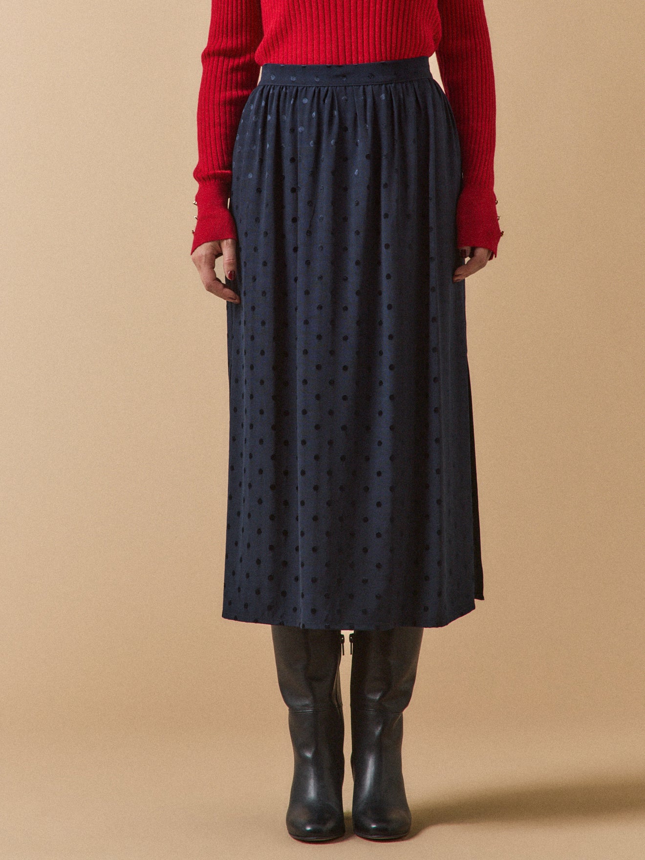 Halflange damesrok met jacquard stippen