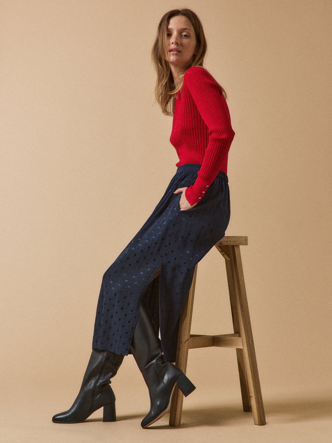 Halflange damesrok met jacquard stippen