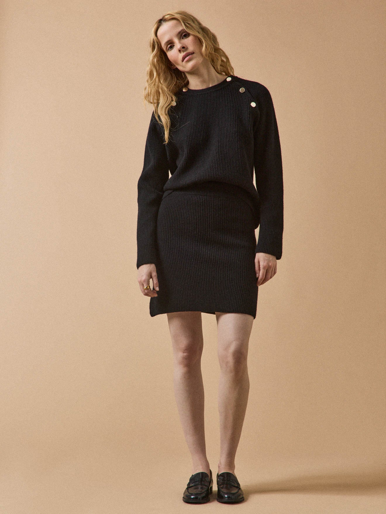 Korte damesrok in geribd tricot