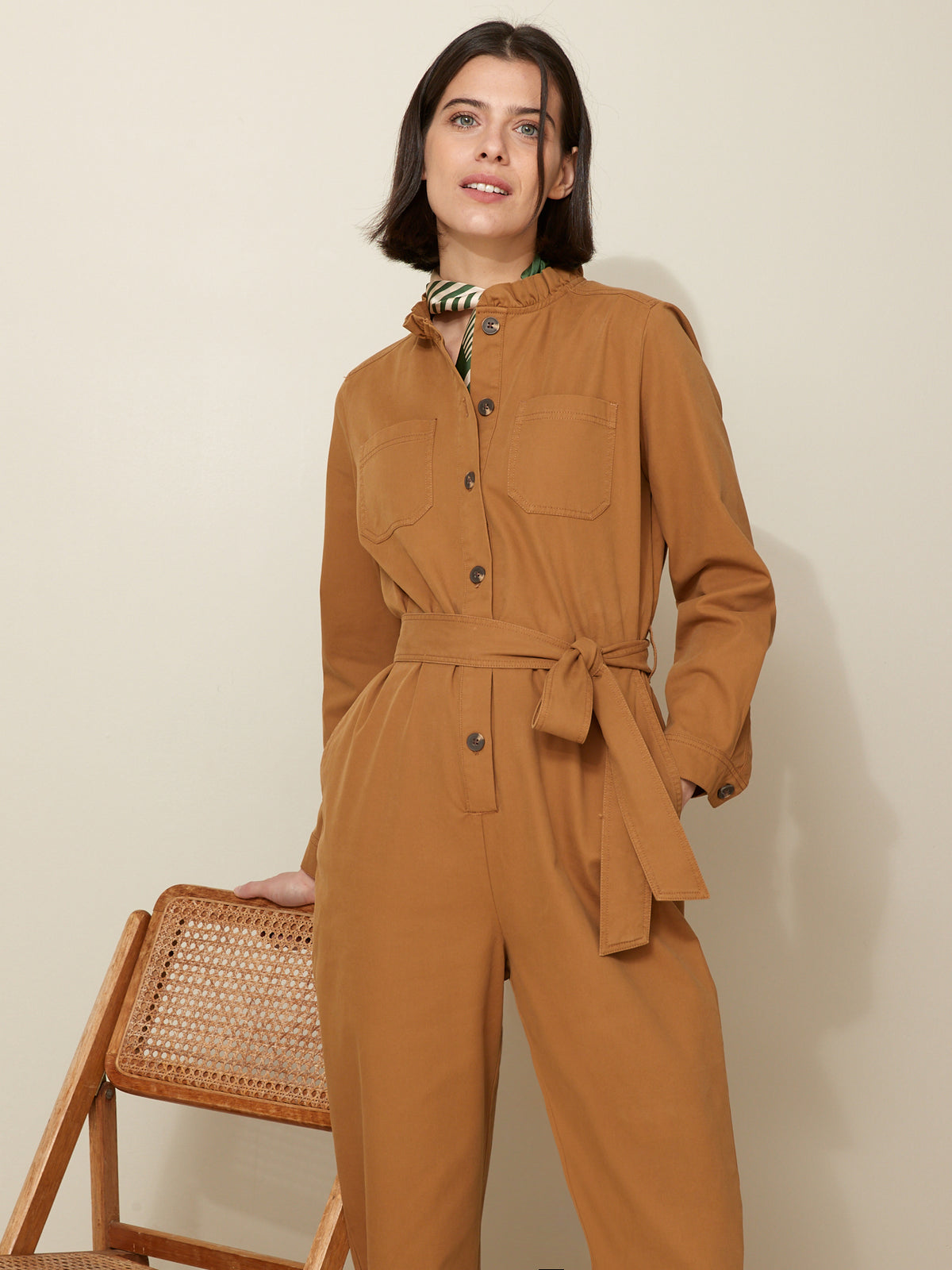 Combinaison-pantalon col froufrou femme