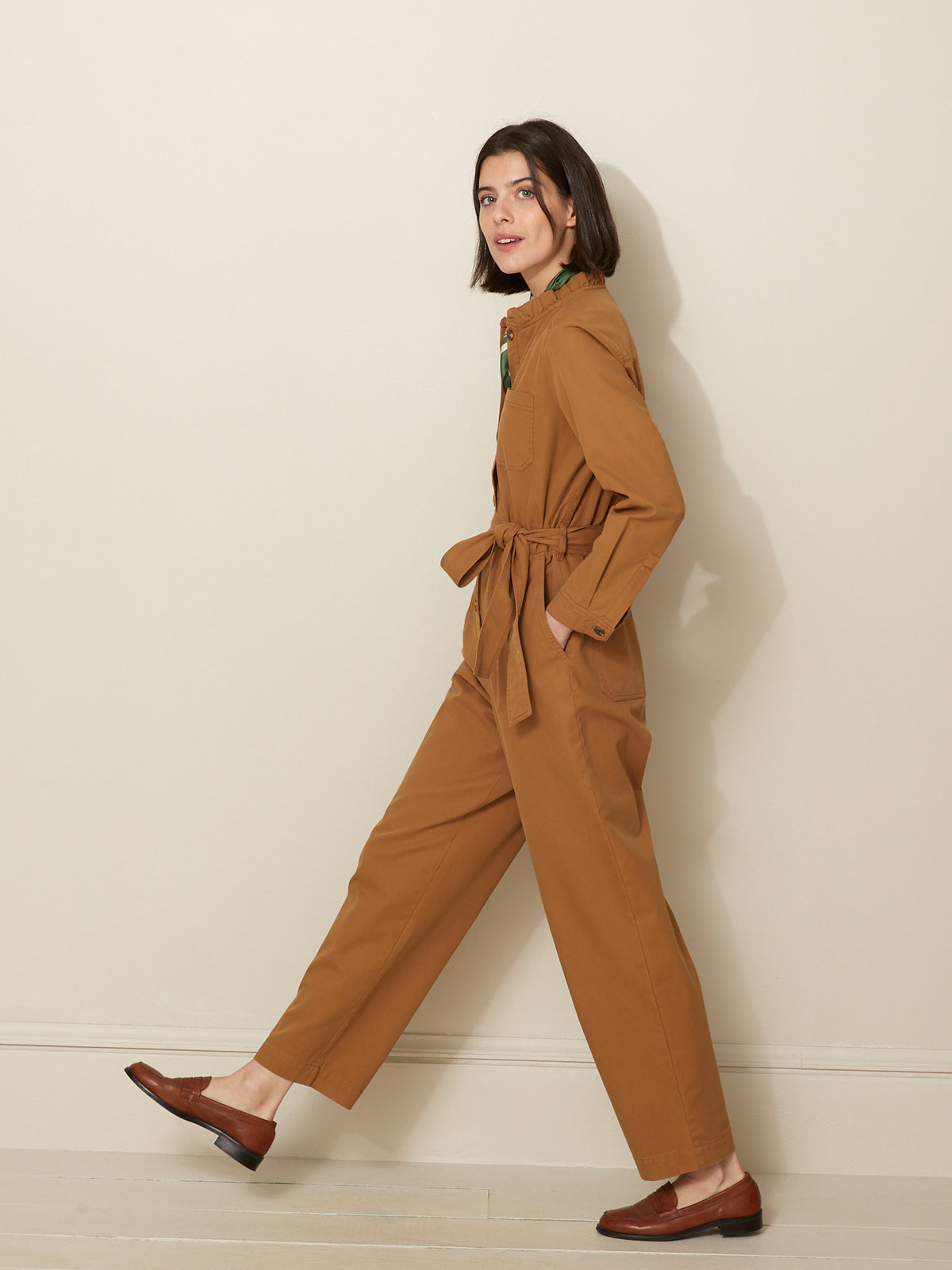 Combinaison-pantalon col froufrou femme