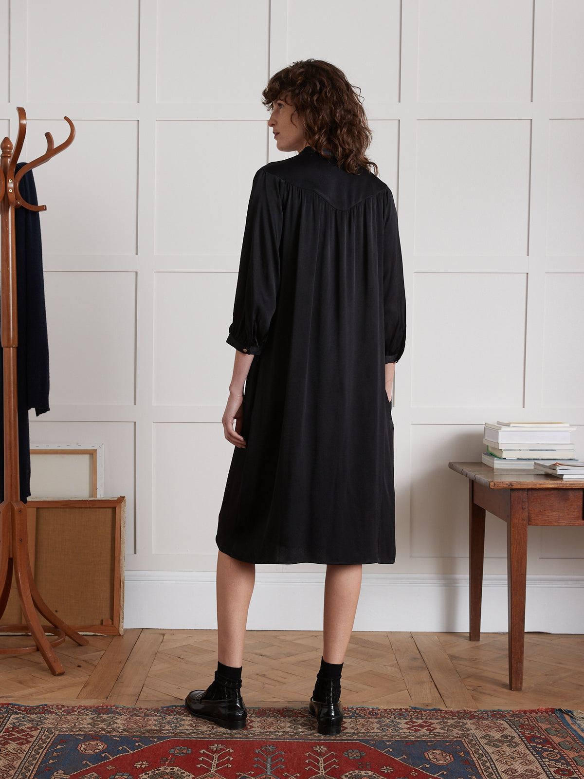 Robe mi-longue boutonnée crêpe uni femme