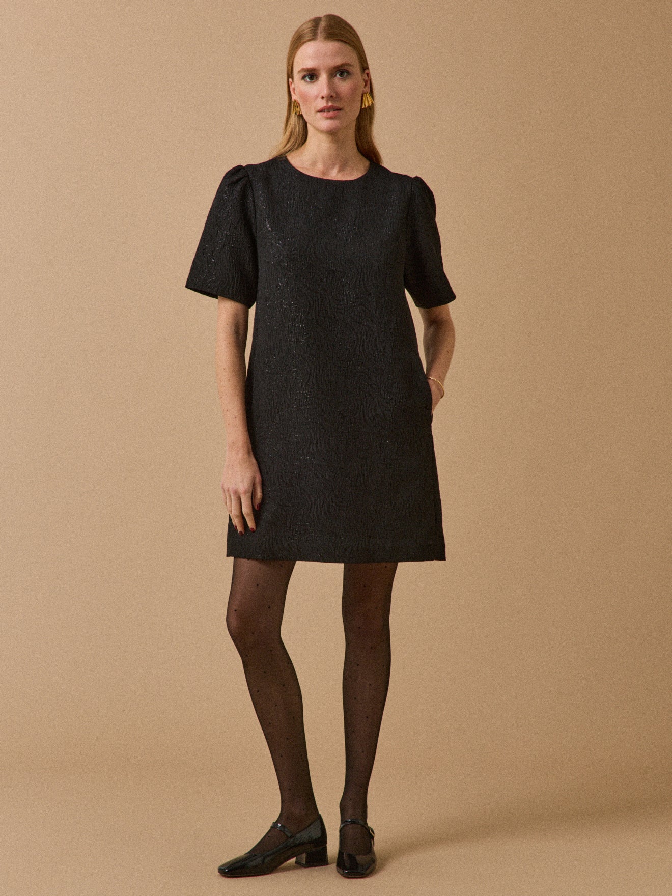 Robe courte jacquard reliefé femme