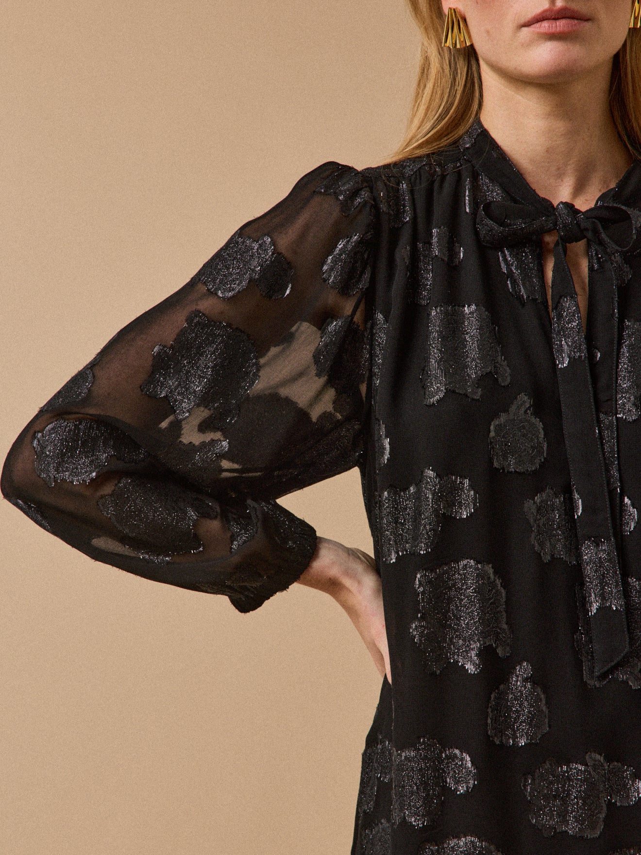 Robe courte voile jacquard brillant femme