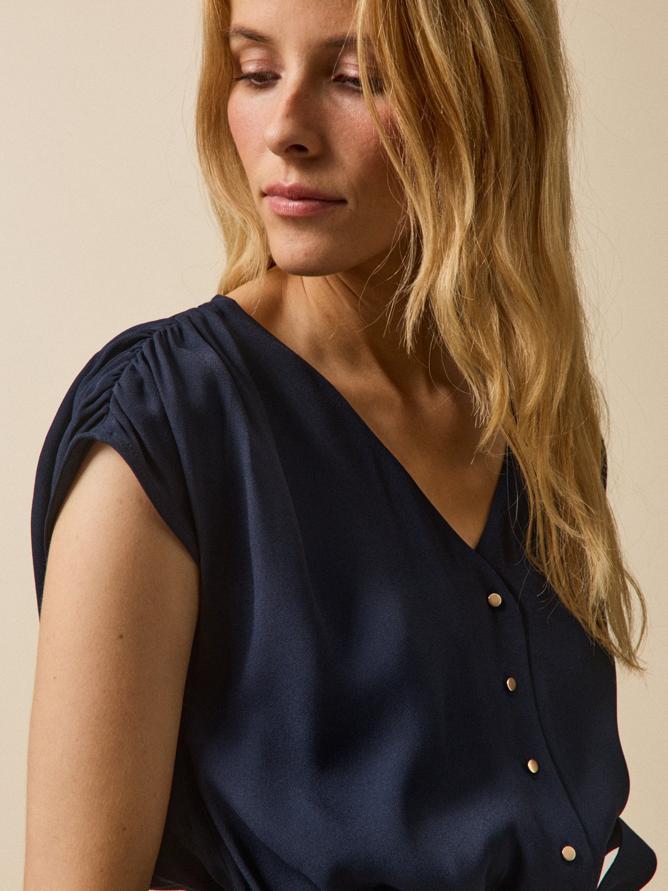 Robe sans manches crêpe uni femme