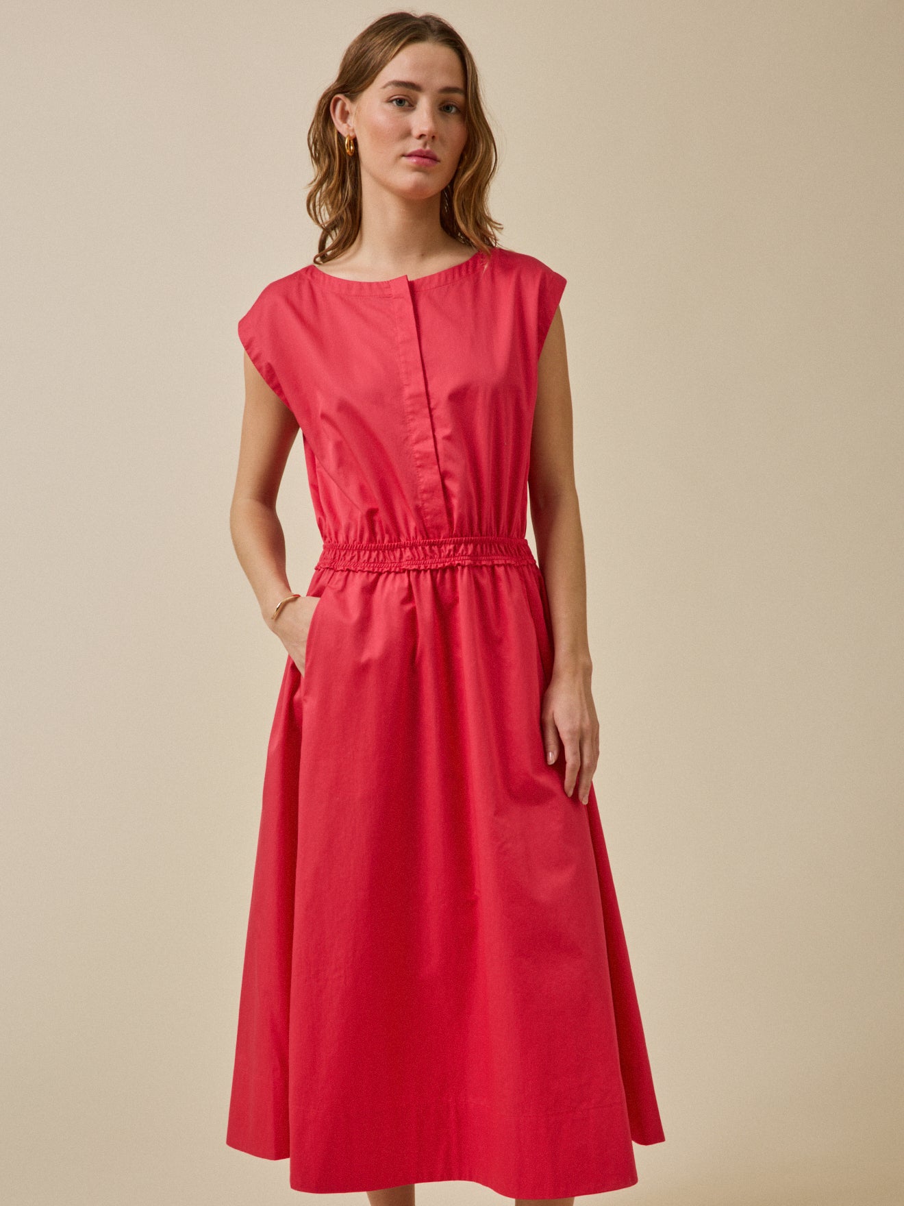 Lange, feestelijke damesjurk in popeline met satijnglans