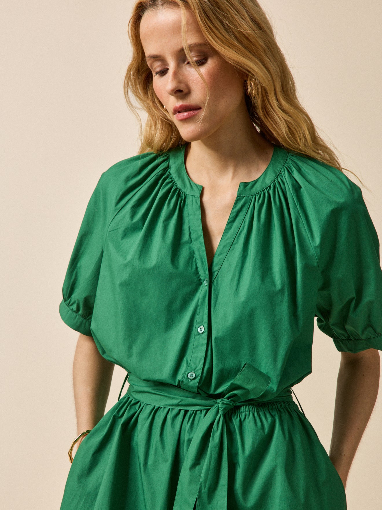 Lange damesjurk in effen popeline