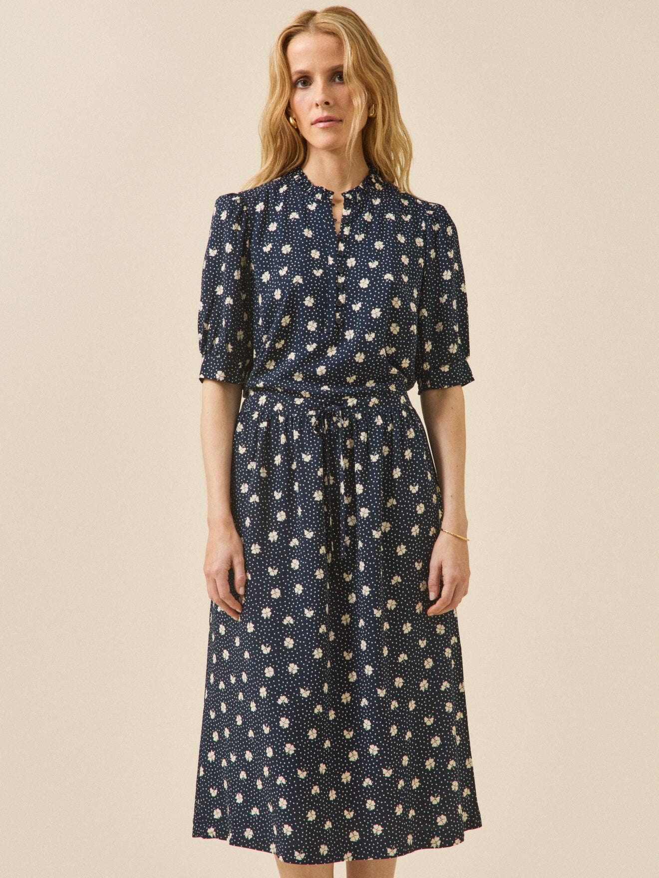 Halflange damesjurk met klaverprint - dobby viscose