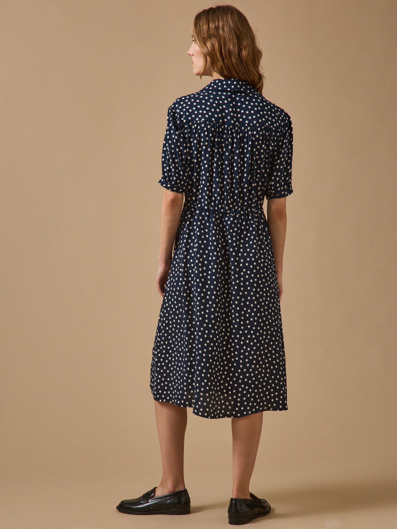 Damesmidi-jurk met stippenprint