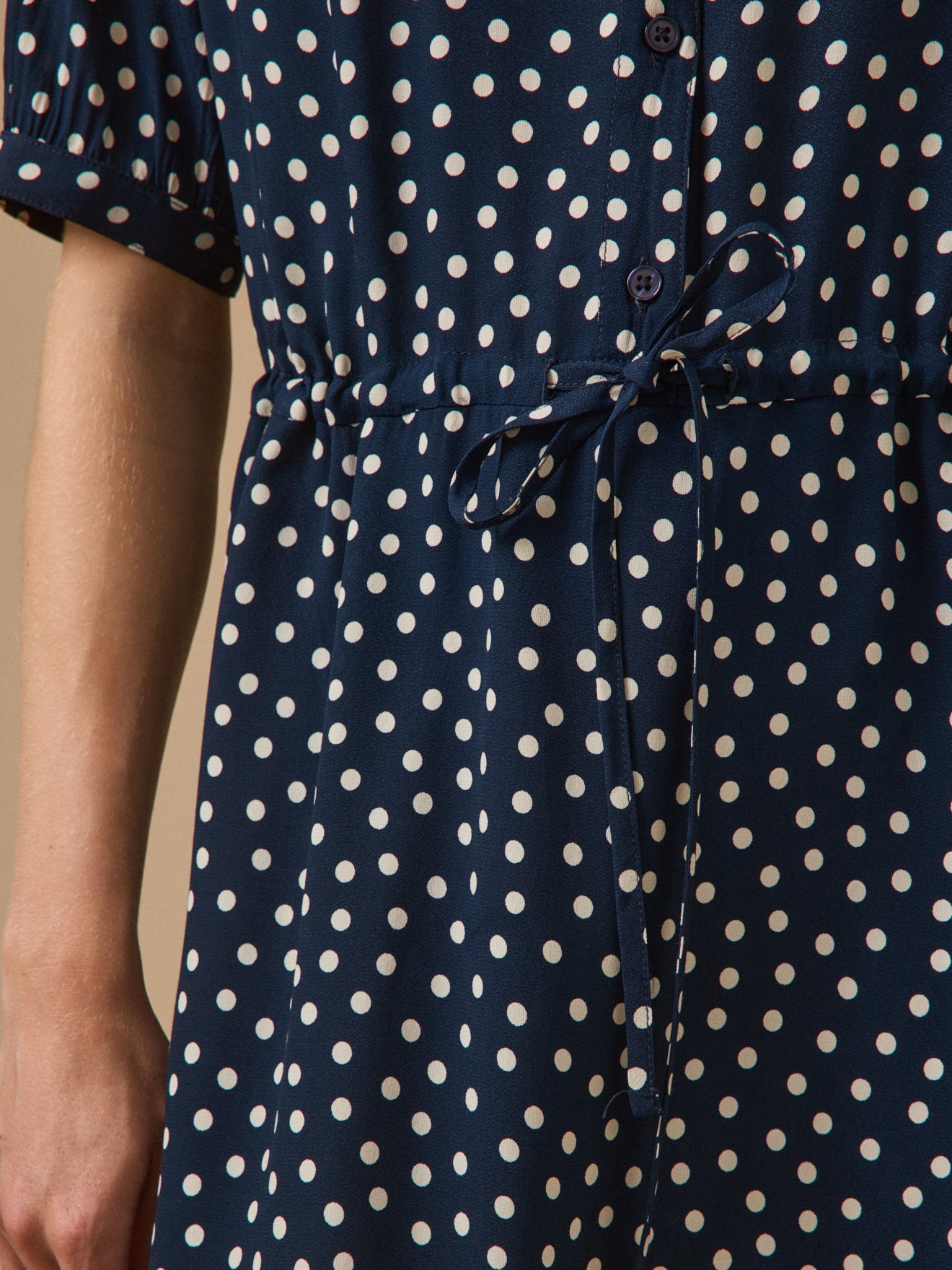 Damesmidi-jurk met stippenprint