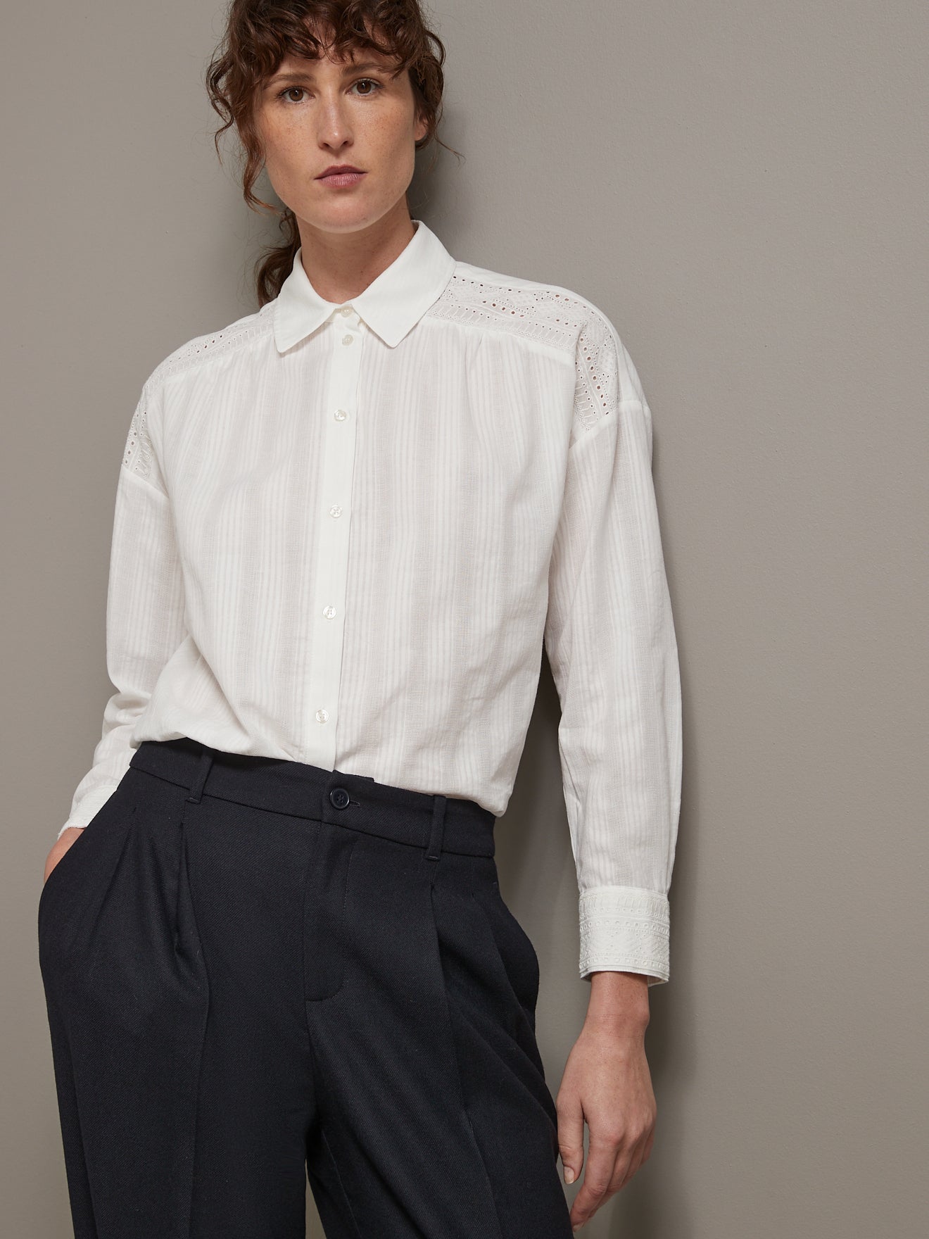 Chemise brodée femme en coton dobby