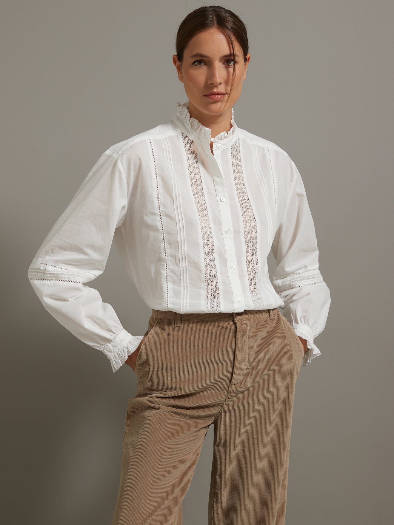 Chemise col froufrou et dentelle femme