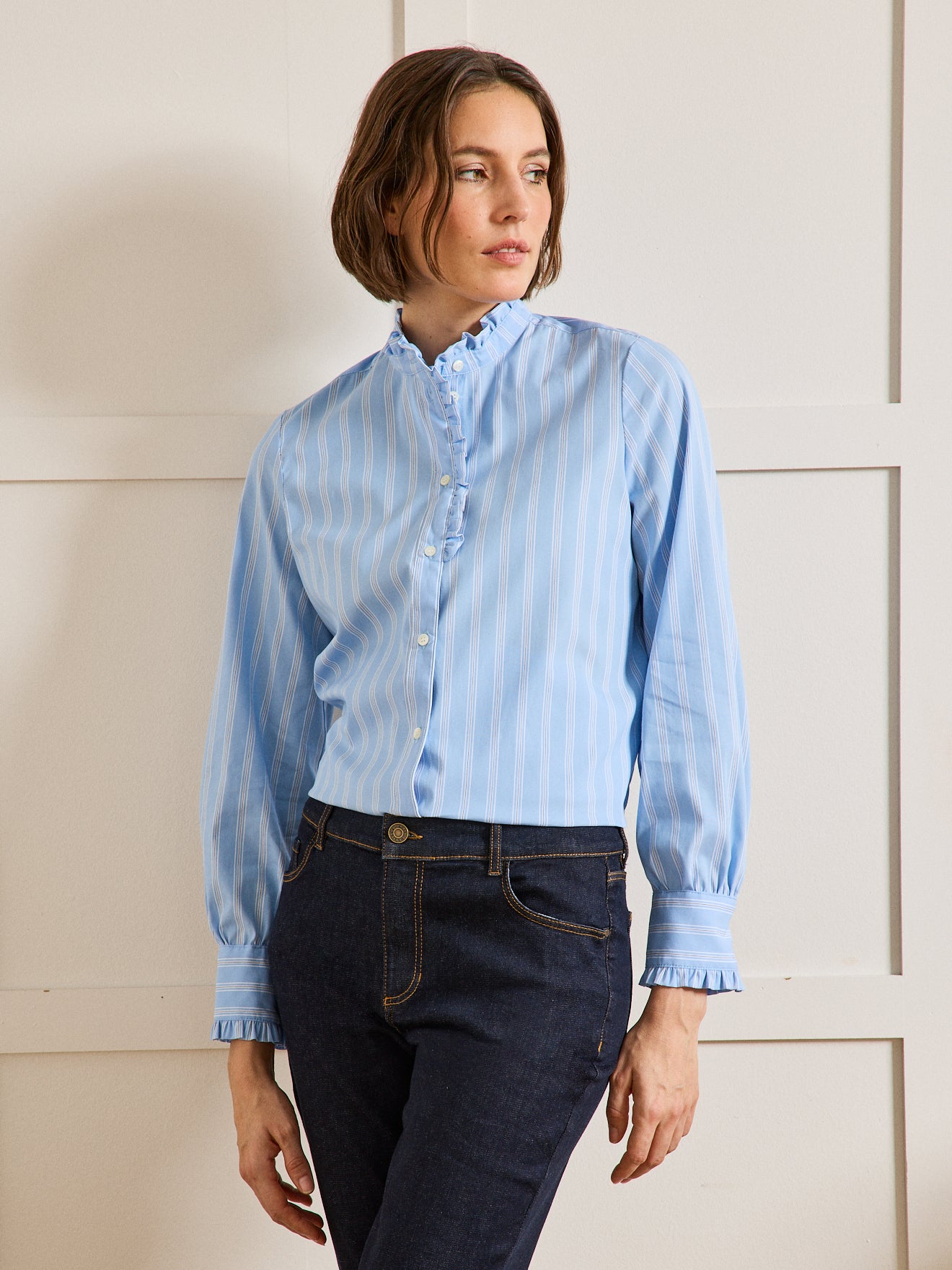 Gestreepte damesbloes met ruchekraag - Limited Collection