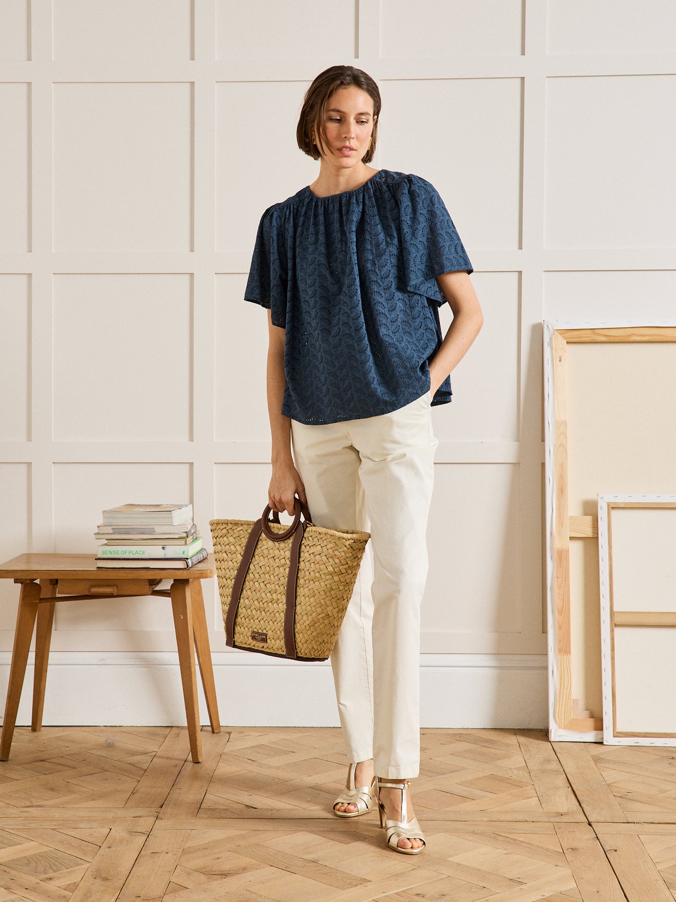 Top broderie anglaise manches papillon femme
