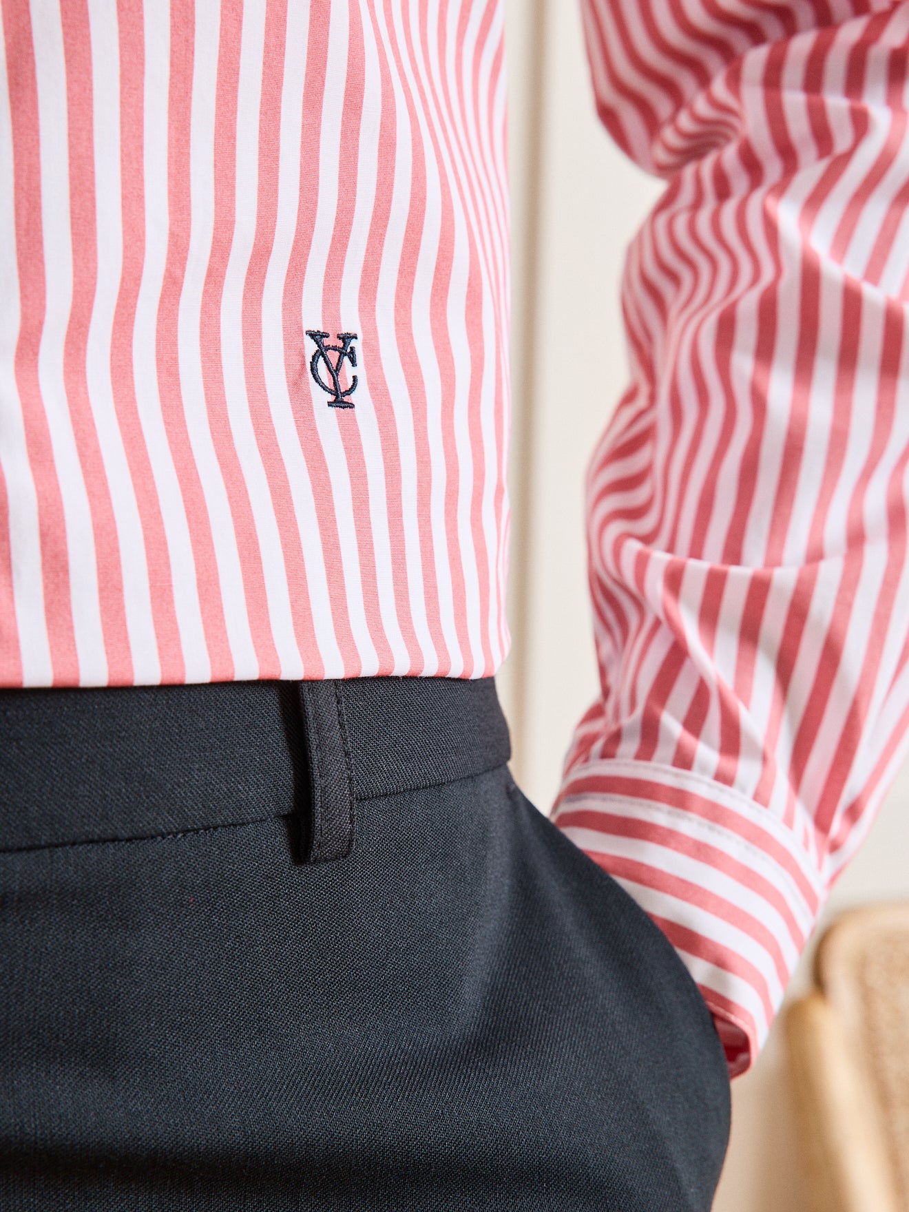 Gestreept dameshemd met geborduurd monogram