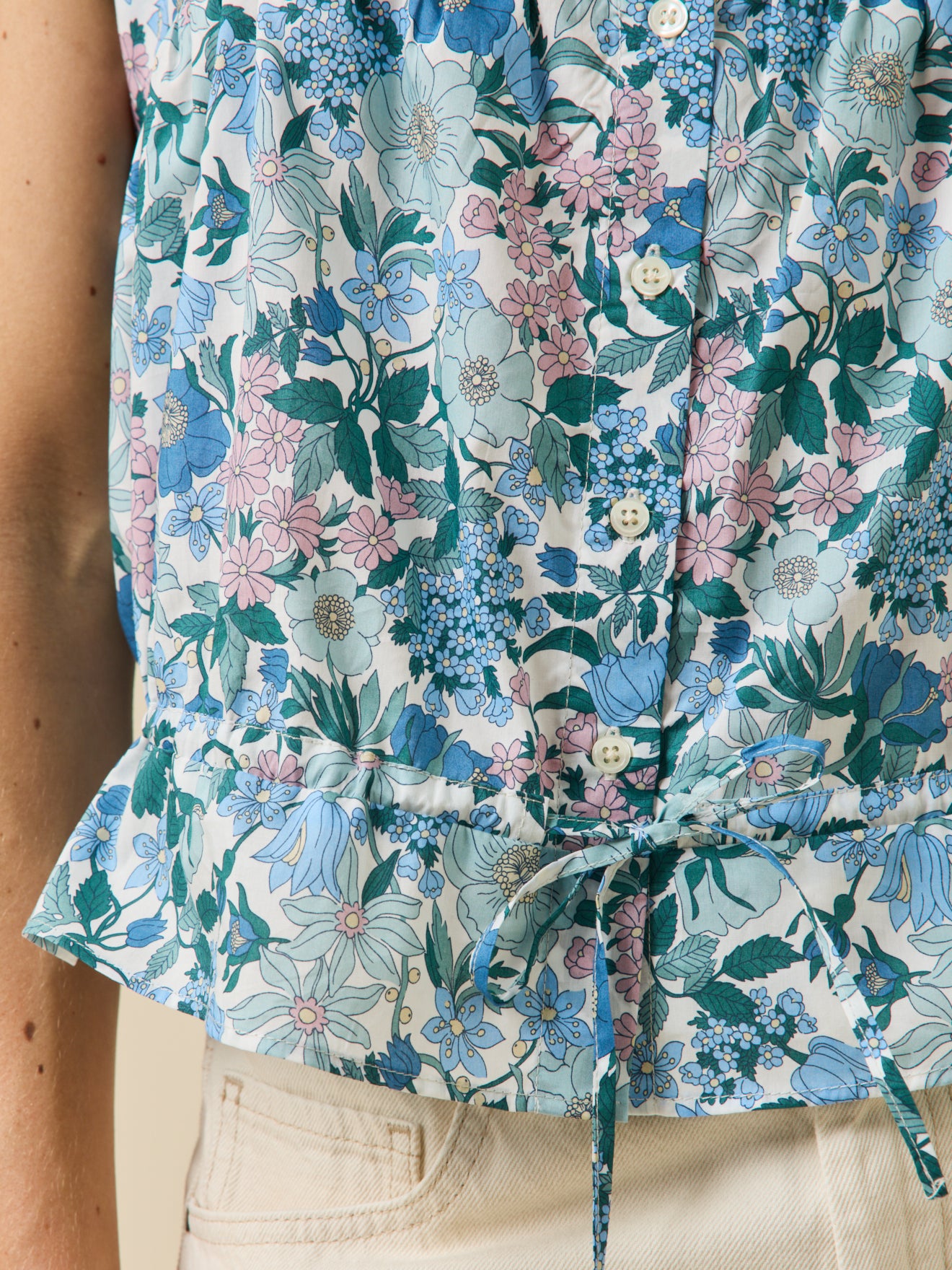 Damestop met knoopsluiting in Liberty-stof - Limited Collection