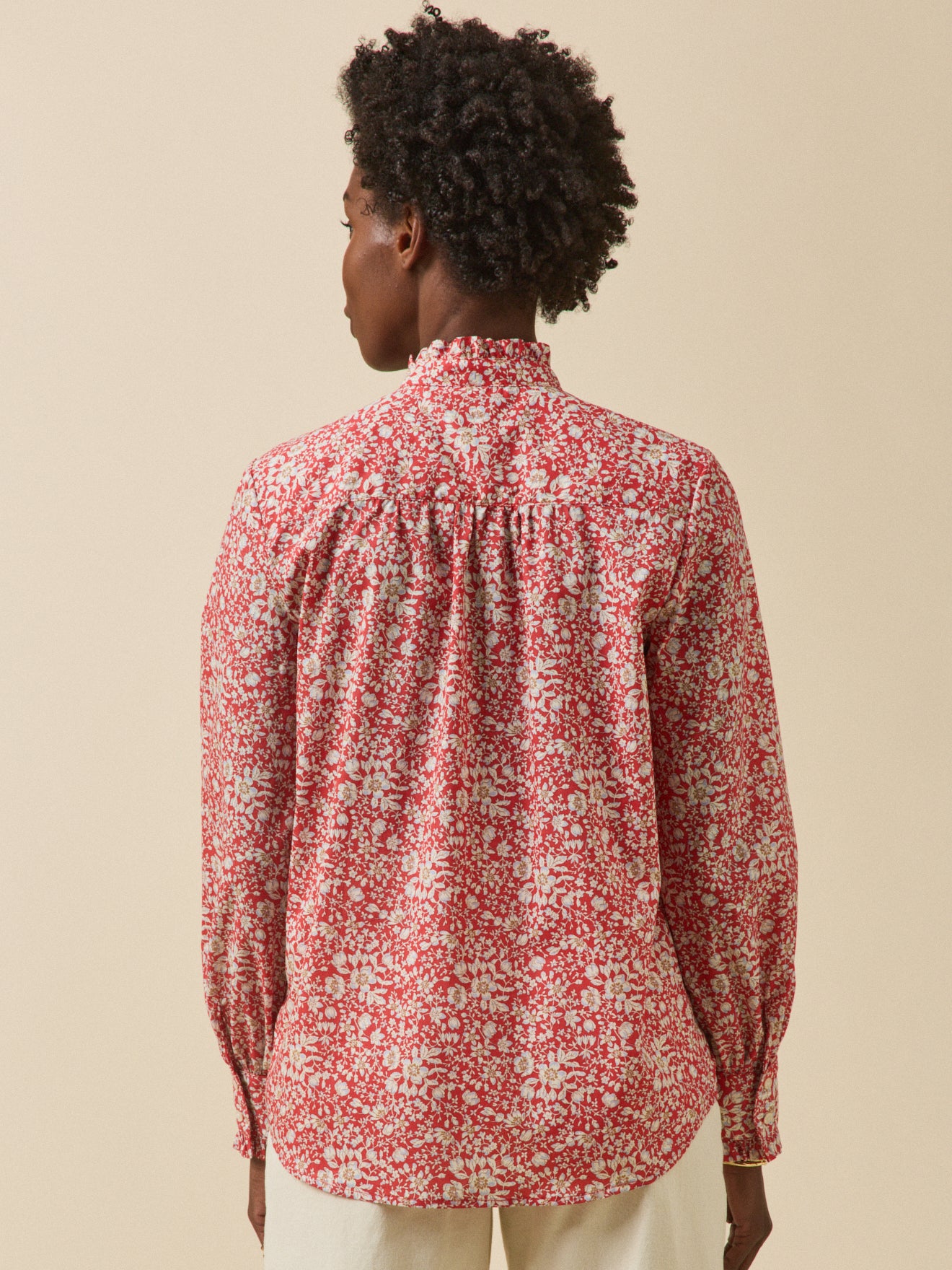 Damesbloes in Liberty-stof met strookje aan de hals - Limited Collection