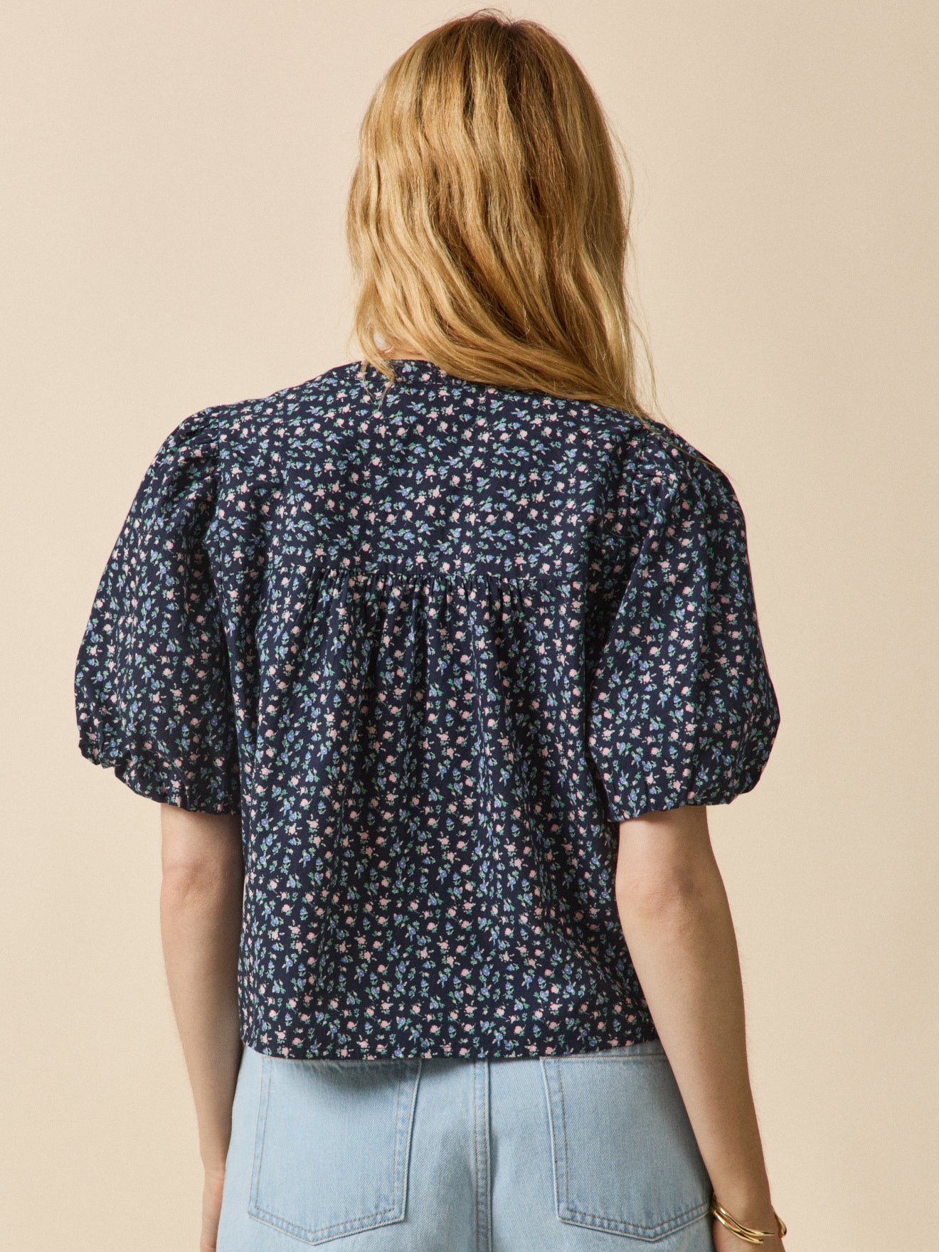 Damestop met Mini Roses-print