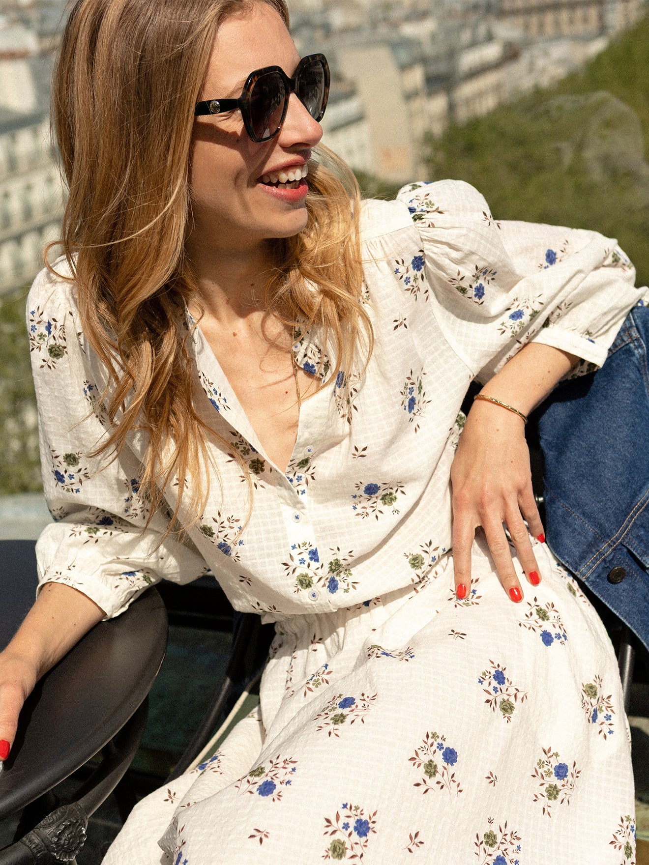Damesbloes met Rosa Blue-print