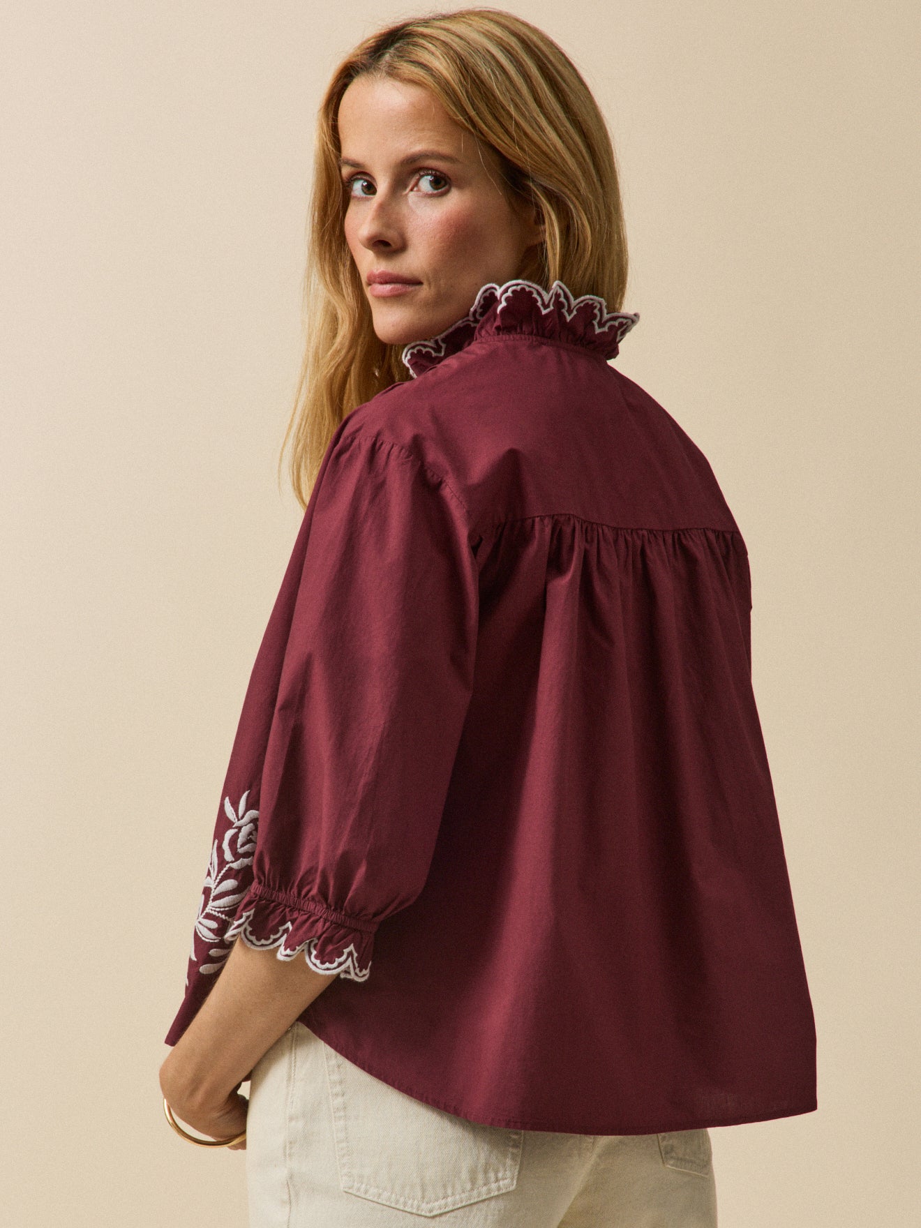 Katoenen damesbloes met strookje en borduursel