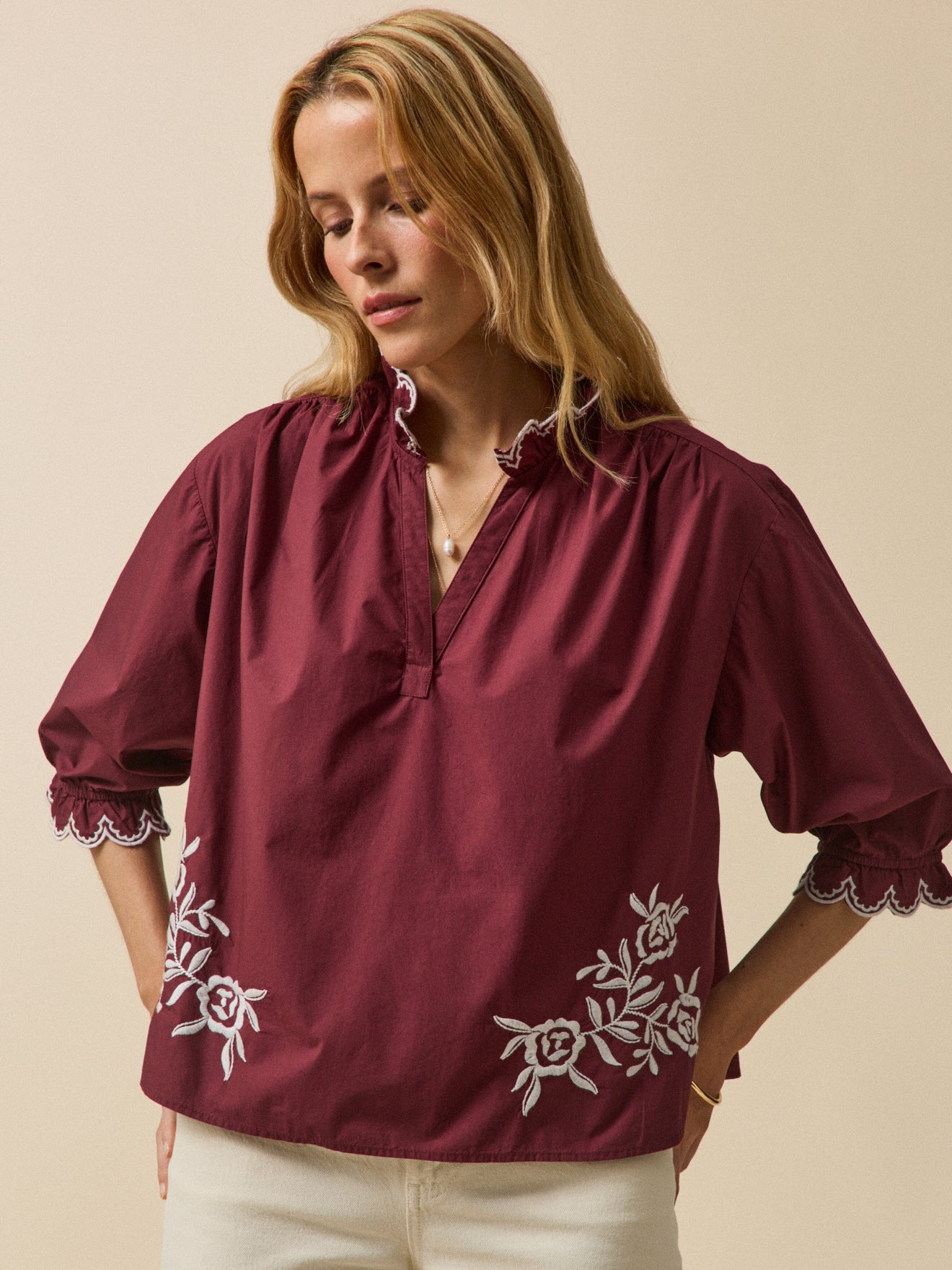 Katoenen damesbloes met strookje en borduursel