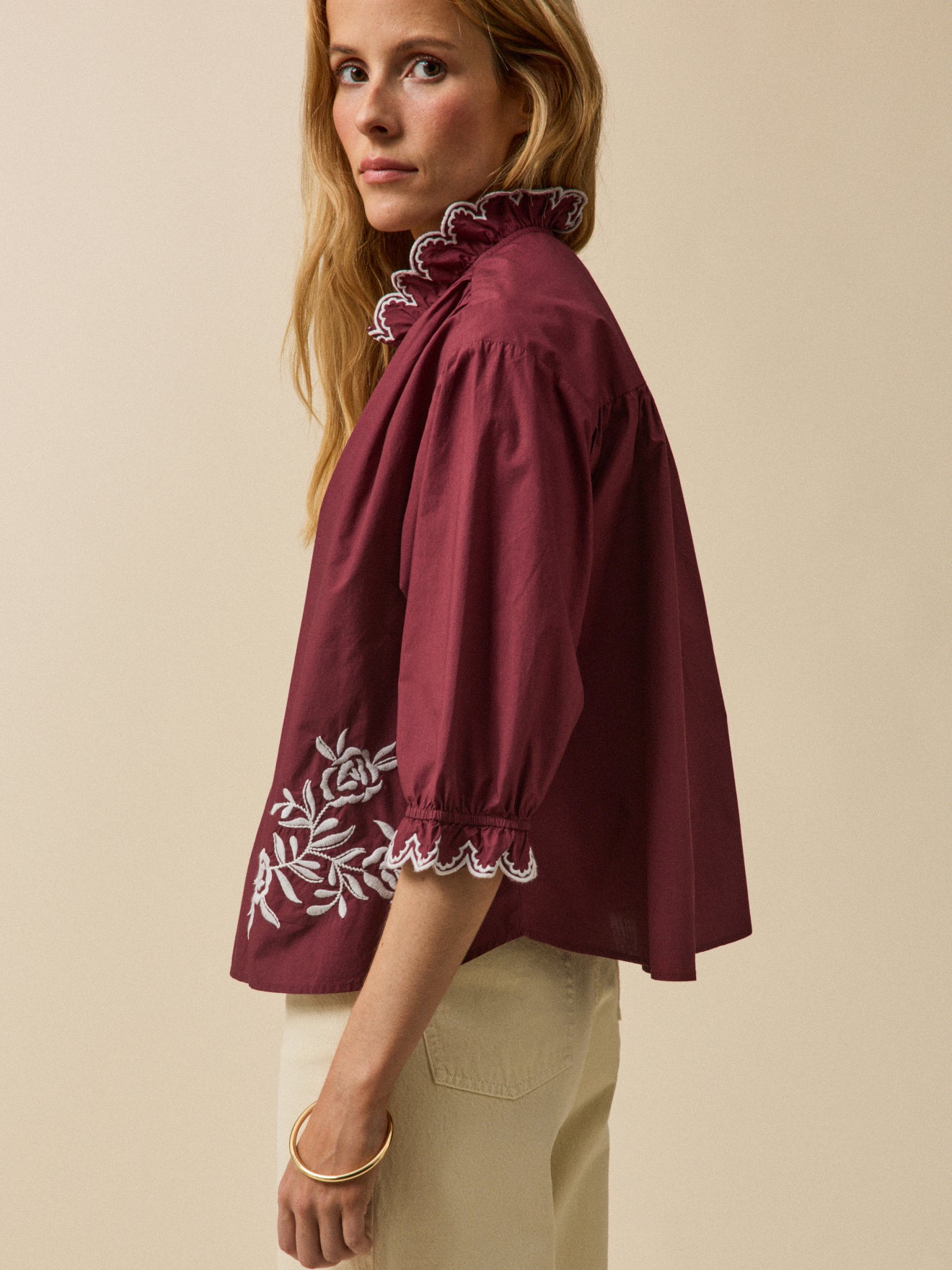 Katoenen damesbloes met strookje en borduursel