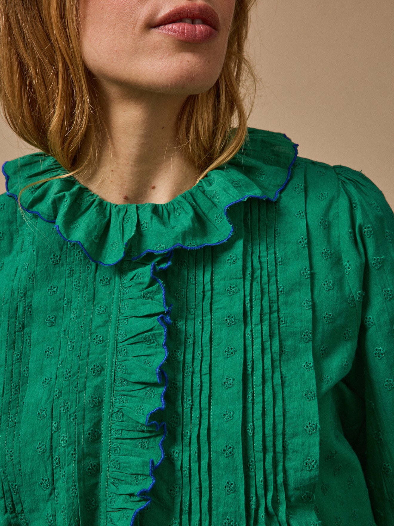 Damesbloes met broderie anglaise