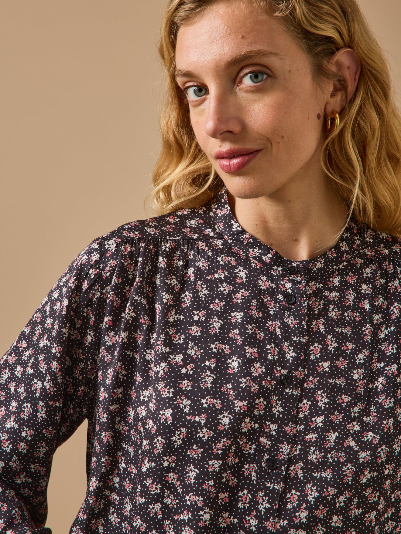 Damesbloes met Flower confetti-print
