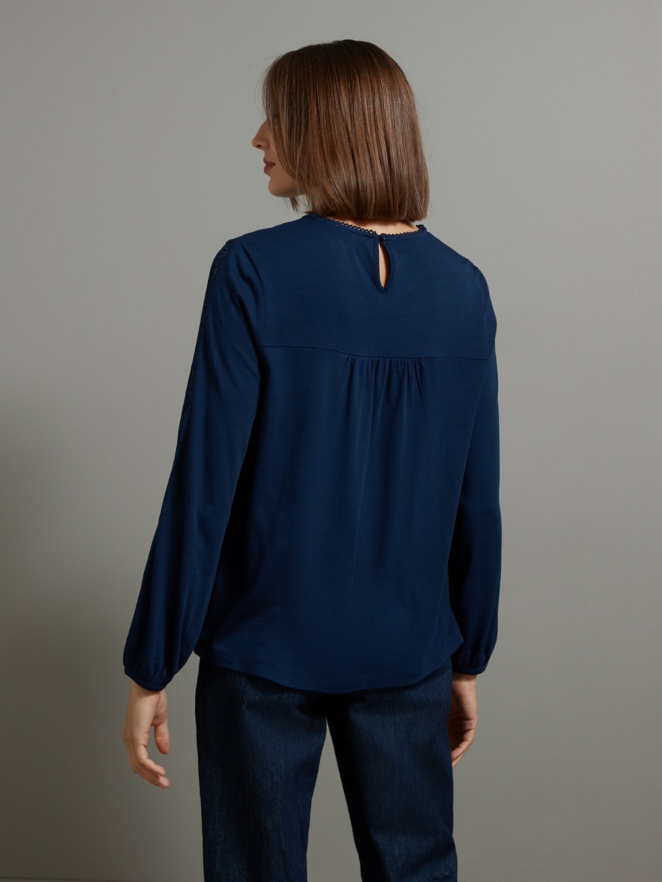 Damesshirt met kanten biesjes - modal en biokatoen