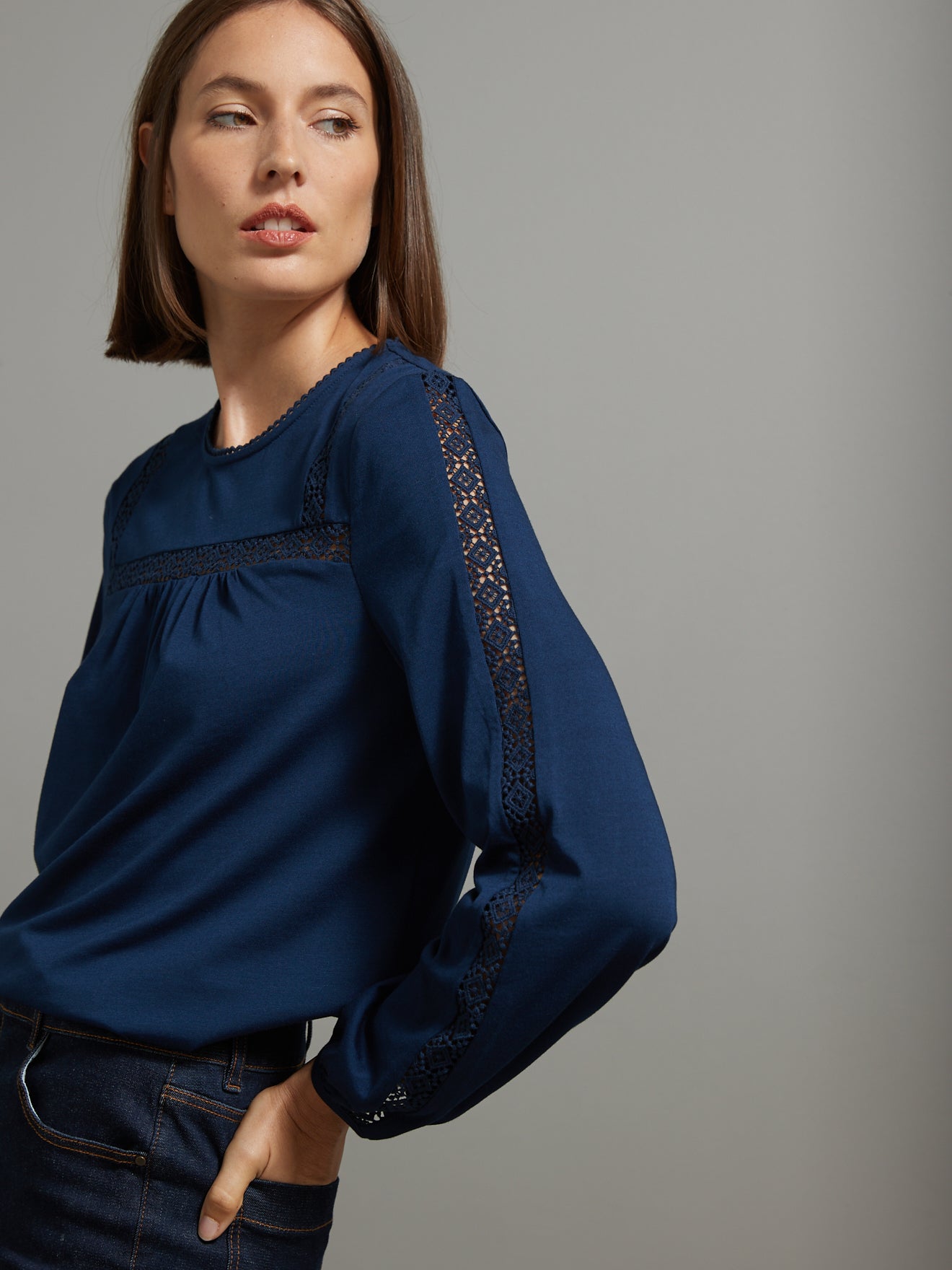 Damesshirt met kanten biesjes - modal en biokatoen