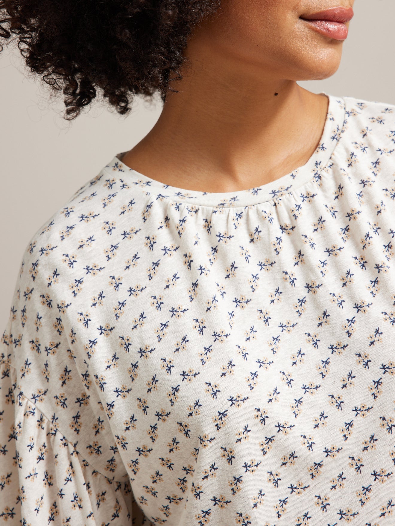 Damesshirt met ballonmouwen in linnen en viscose