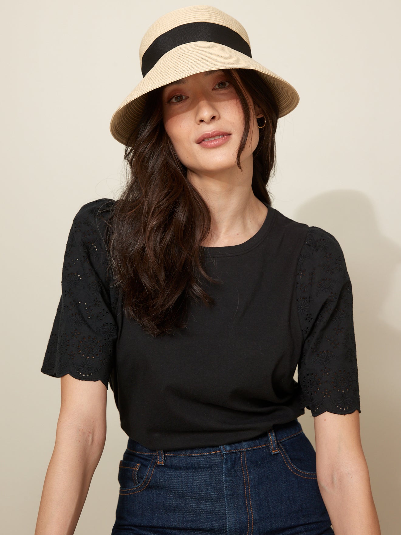 T-shirt met borduursel aan de mouwen - biokatoen